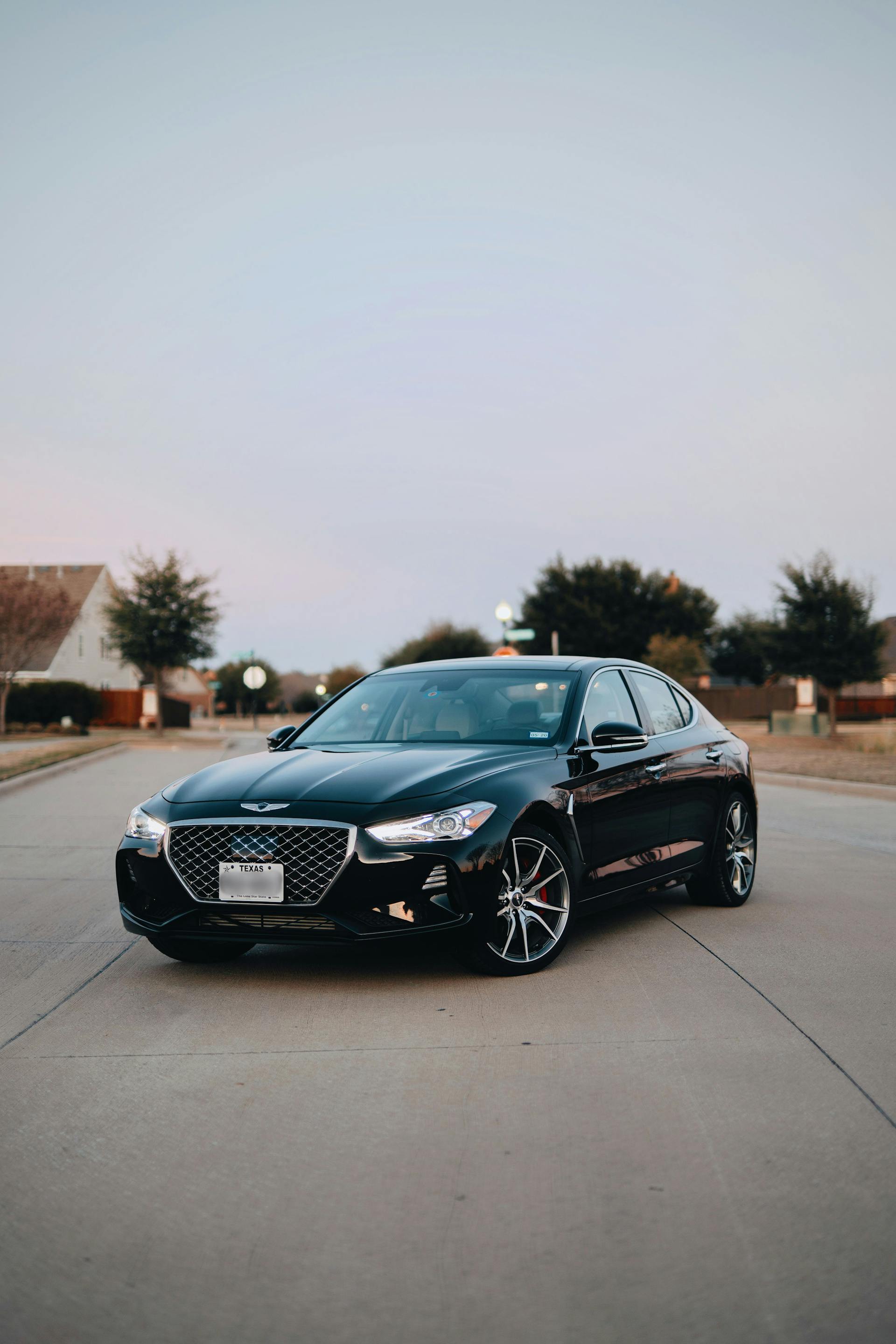 A parked black car | Source: Pexels