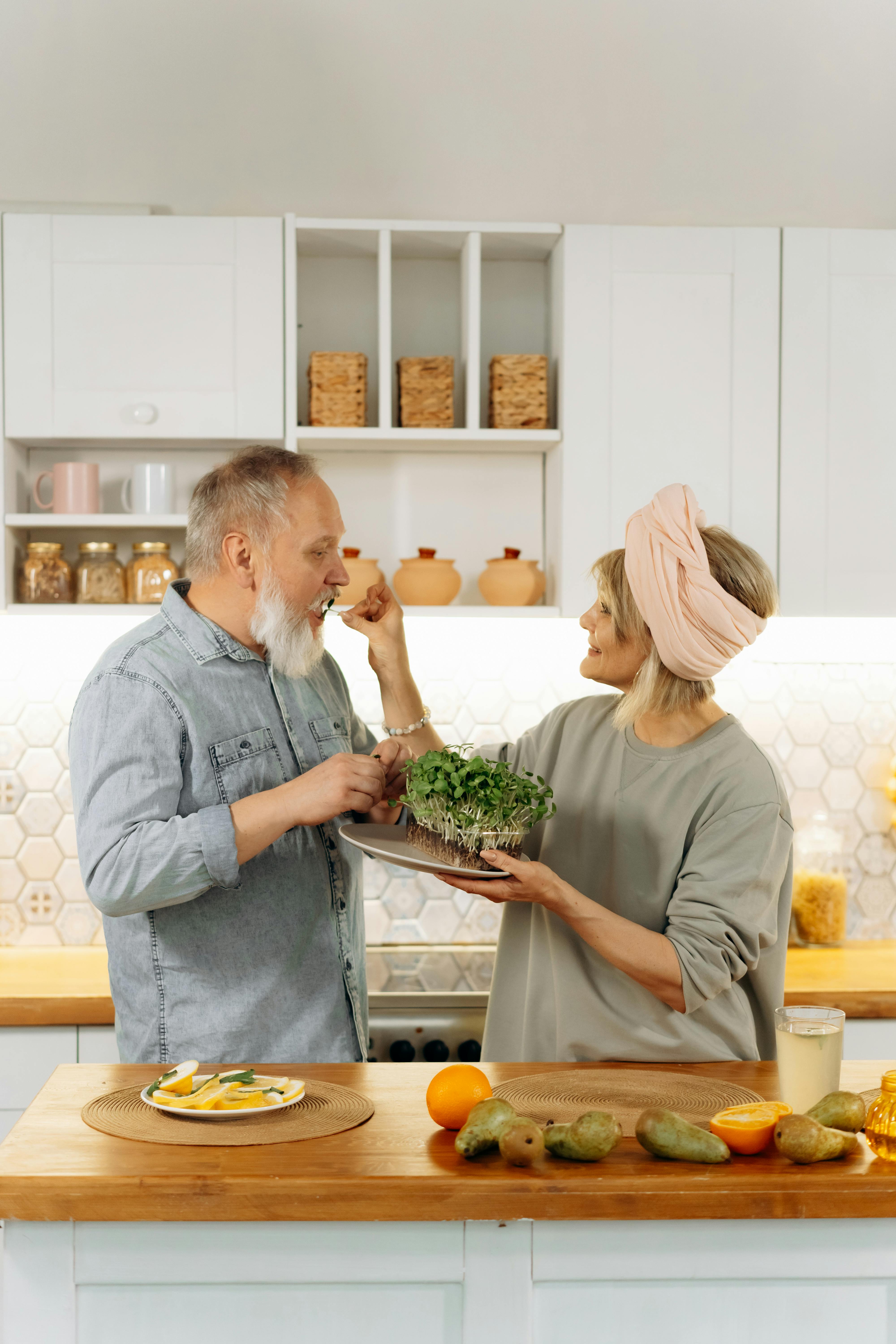 An older couple eating in the kitchen | Source: Getty Images