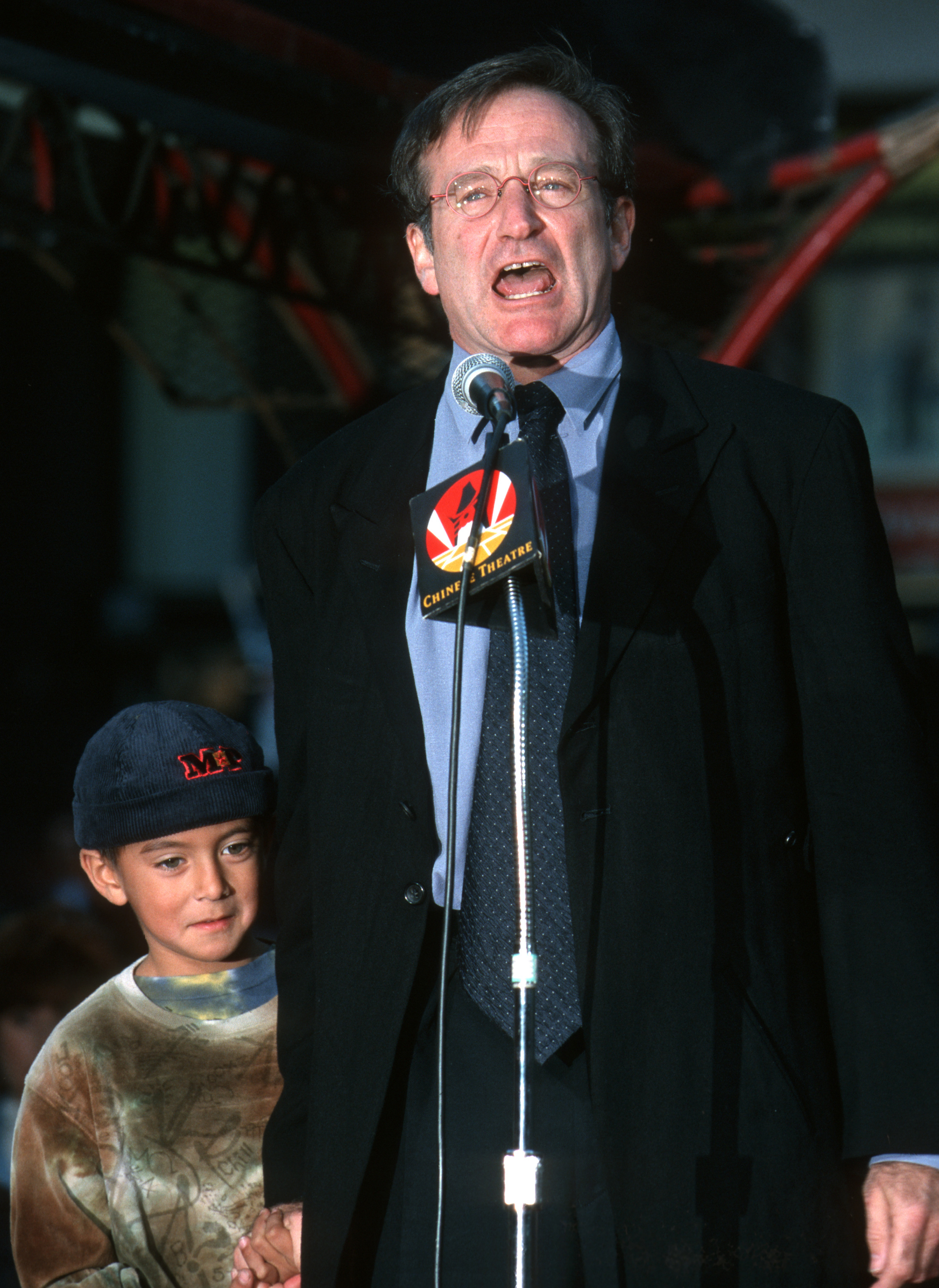 Cody Williams and Robin Williams during Robin Williams Footprint Ceremony in Hollywood, California on December 22, 1998 | Source: Getty Images