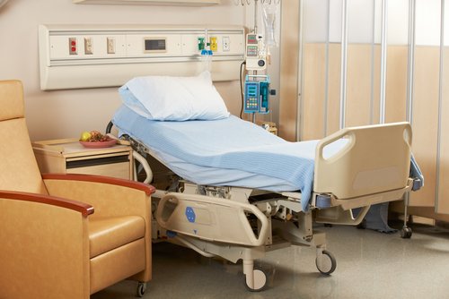 Bild eines Krankenhausbettes | Quelle: Shutterstock
