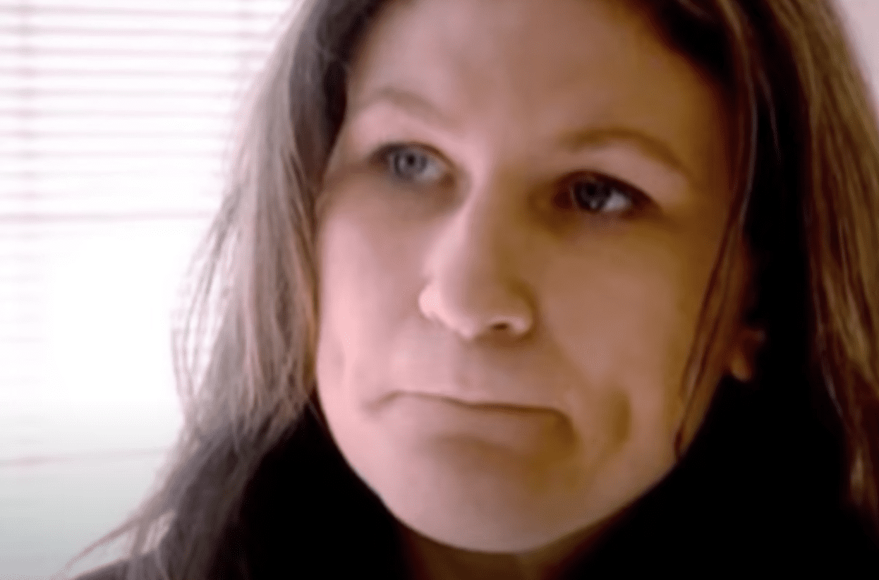 An emotional mother finds out that her DNA does not match with her 3 kids and is shocked | Photo: Youtube/Wonderbot