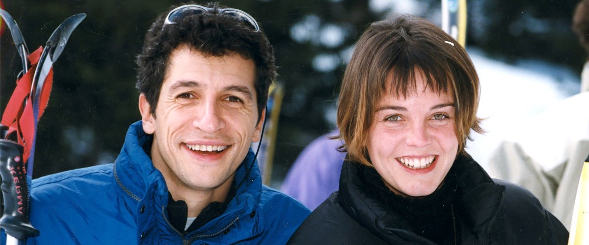 Nagui et sa compagne Marine Vignes en décembre 1998 sur les pistes de ski à Courchevel, France. | Photo : Getty Images