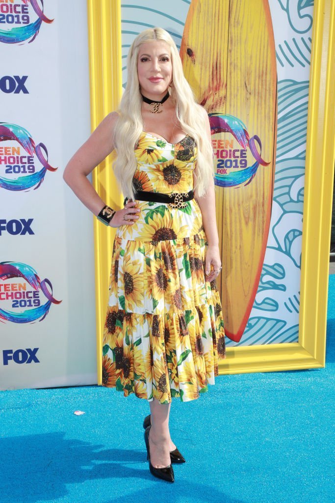 Tori Spelling attends FOX's Teen Choice Awards 2019 | Photo: Getty Images