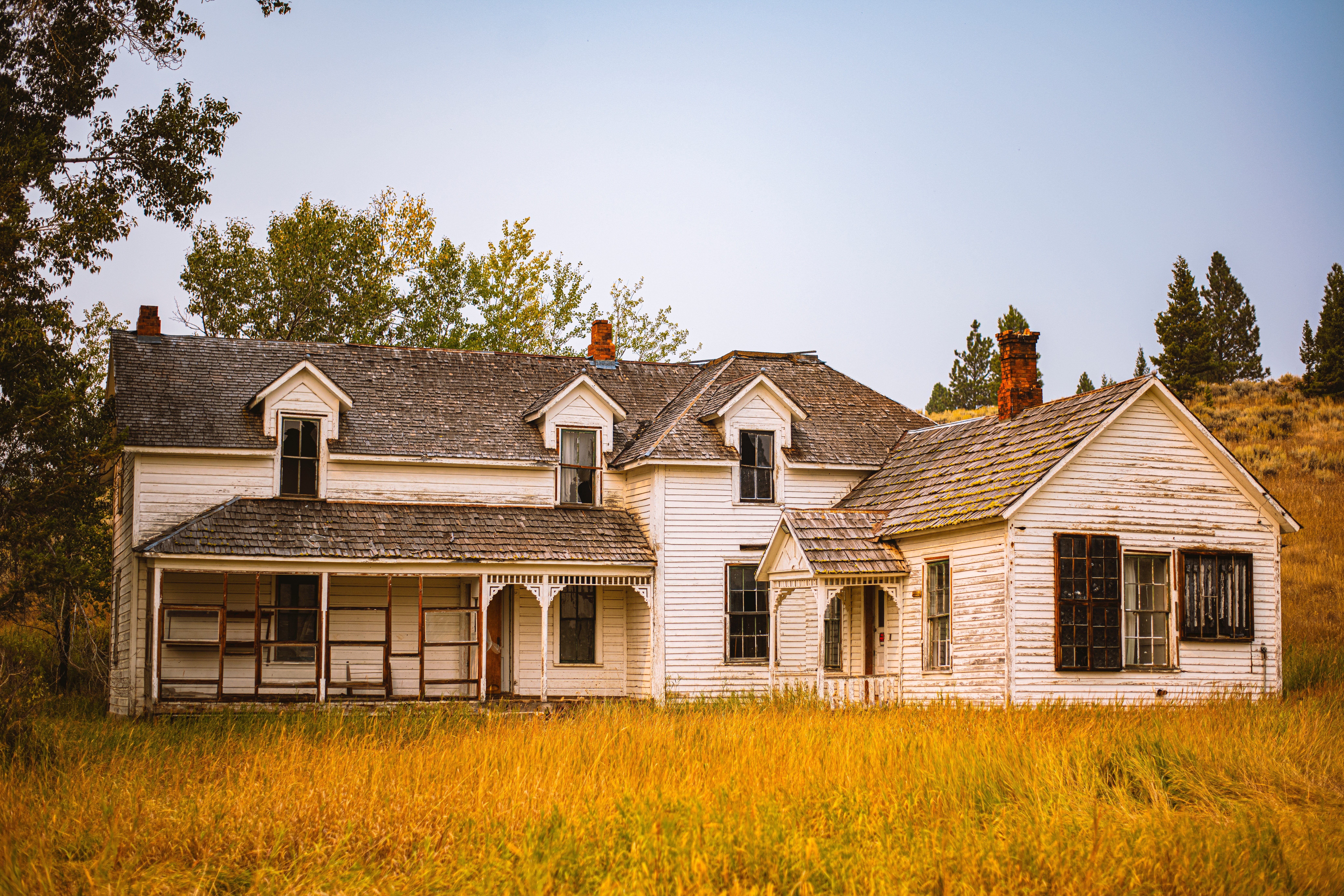 Not many were interested in renting an old house Katherine owned, but for some reason, Roger was excited about it. | Source: Unsplash