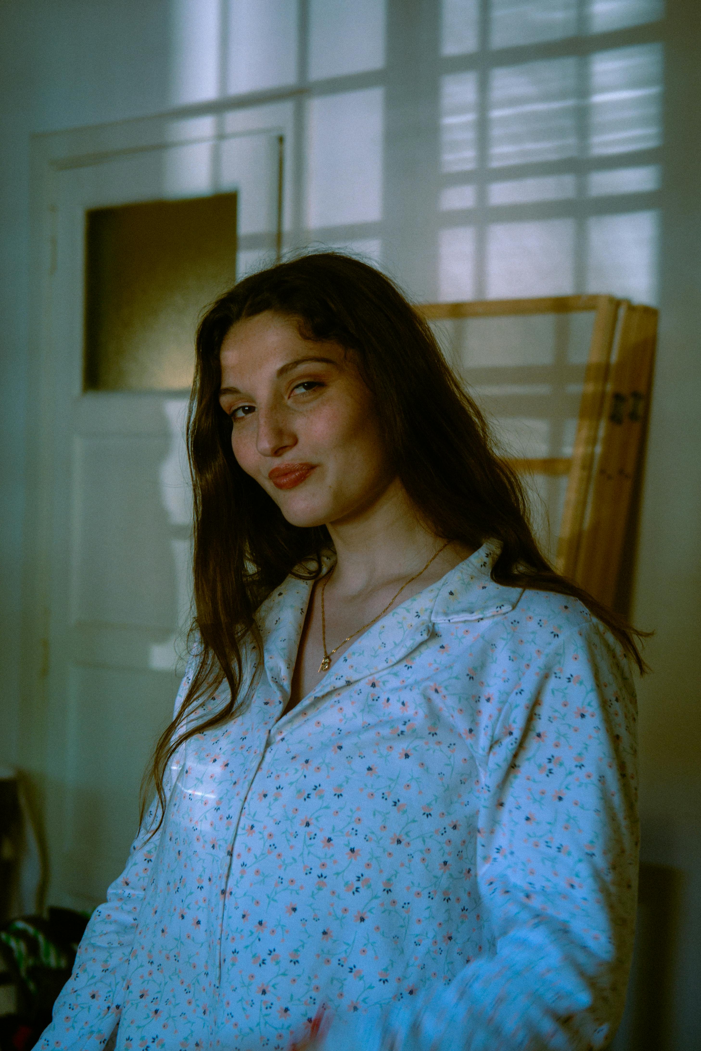 A happy woman smiling | Source: Pexels