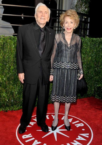 Kirk Douglas and wife Anne arrive at the Vanity Fair Oscar Party held at Sunset Tower on March 7, 2010, in West Hollywood, California.| Source: Getty Images.
