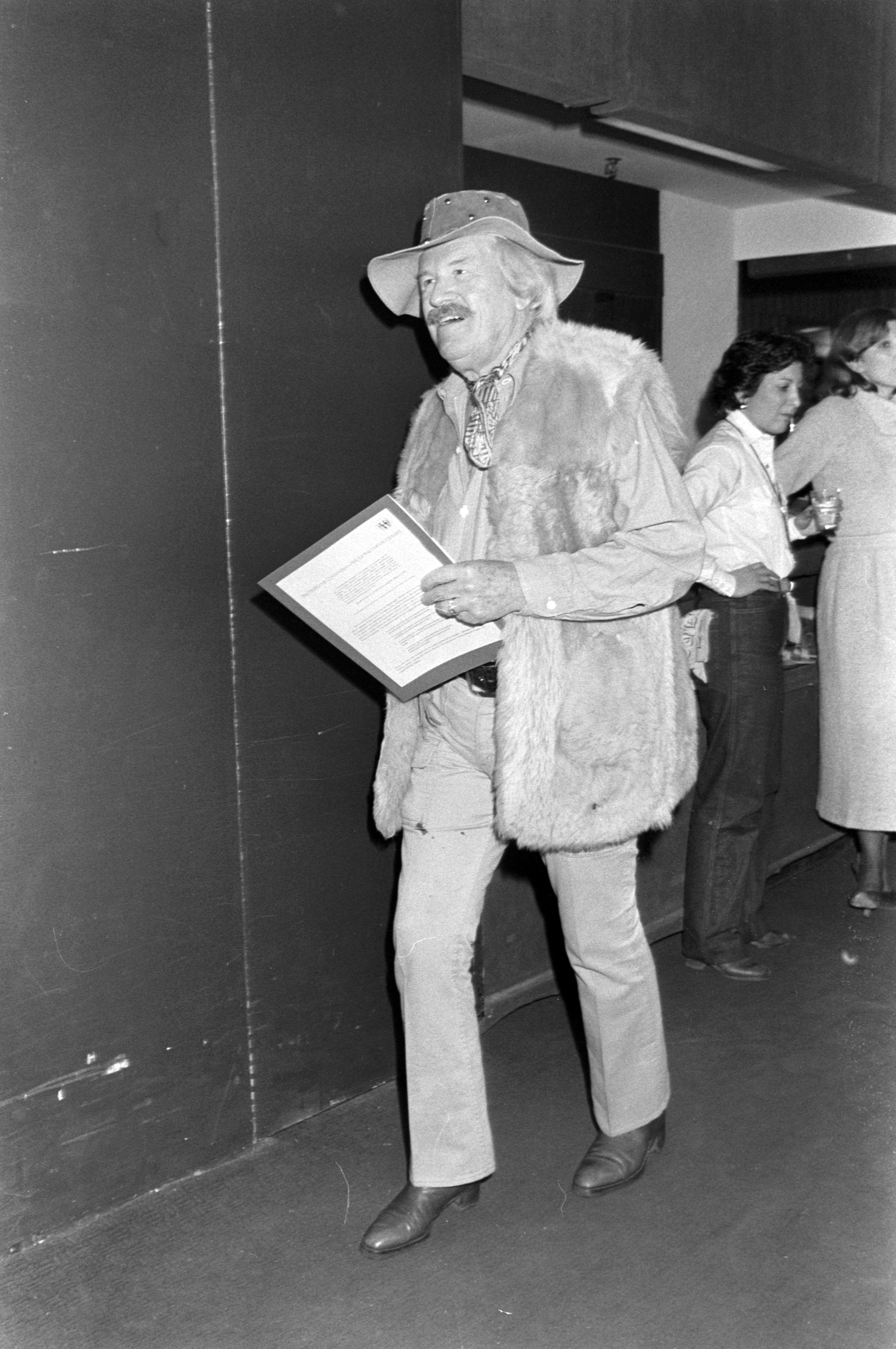 Will Geer at a party, benefitting the National Committee of Arts for the Handicapped in New York City on April 3, 1979 | Source: Getty Images