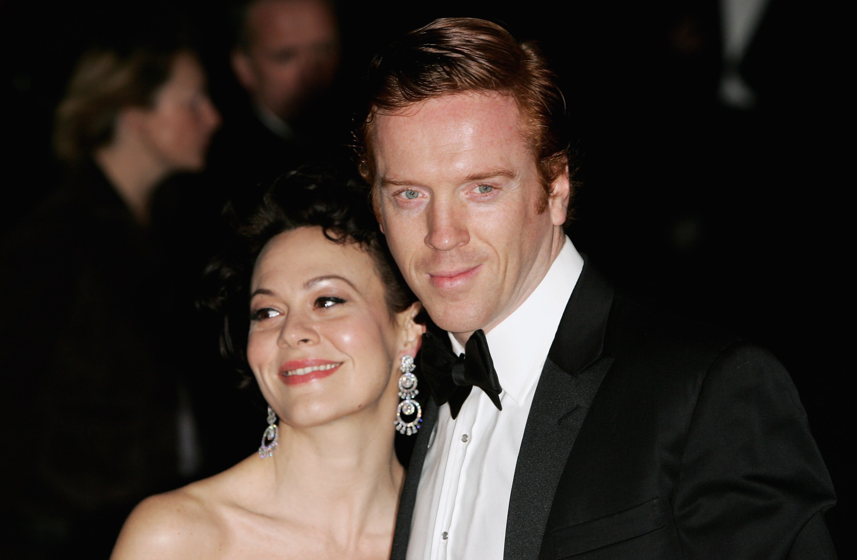 Helen McCrory und Damian Lewis kommen zur Verleihung der Laurence Olivier Awards im London Hilton am 26. Februar 2006 in London, England. | Quelle: Getty Images