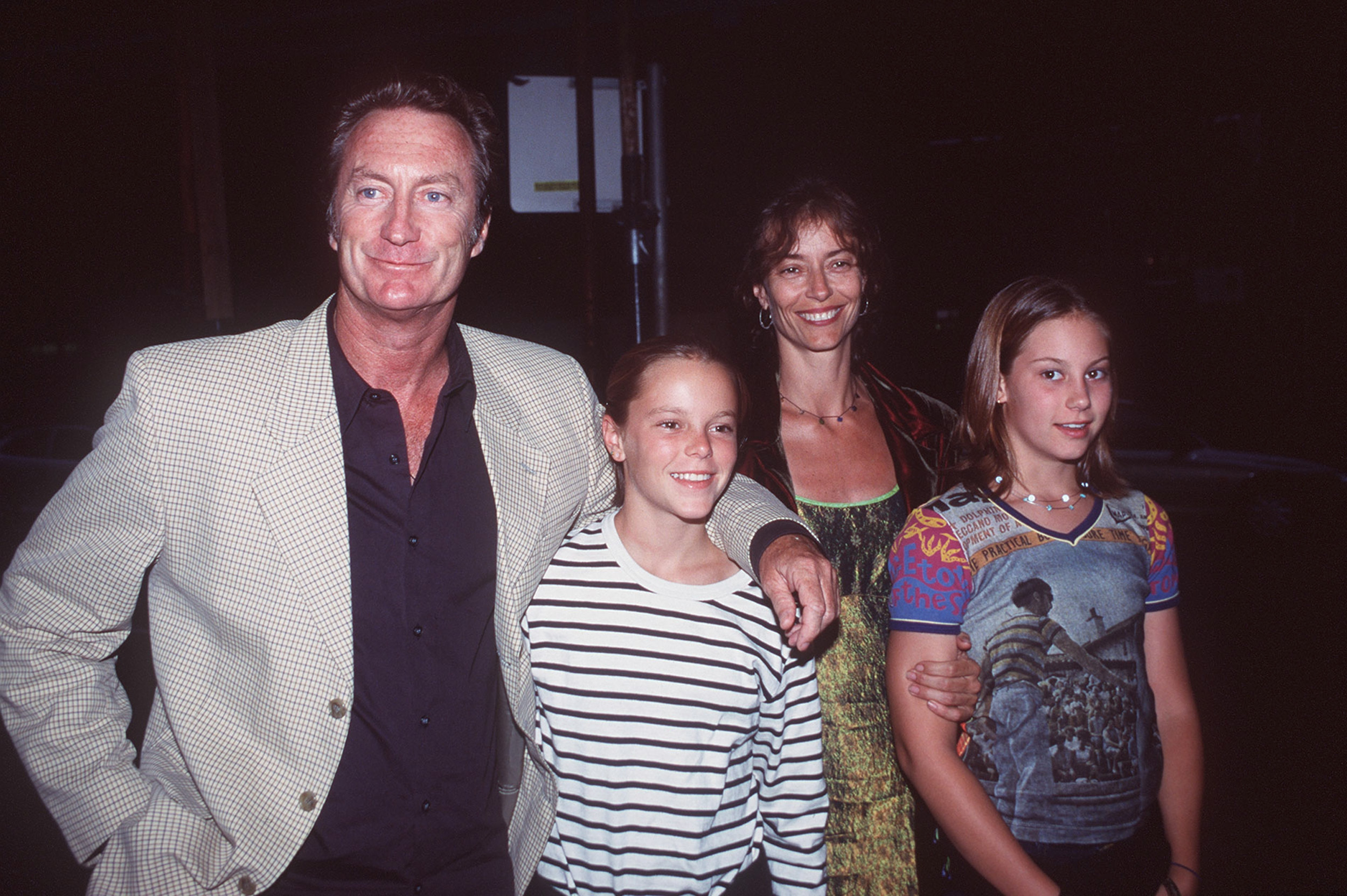 Bryan Brown, Rachel Ward, and their daughters at the "Dear Claudia" premiere in 1999 | Source: Getty Images