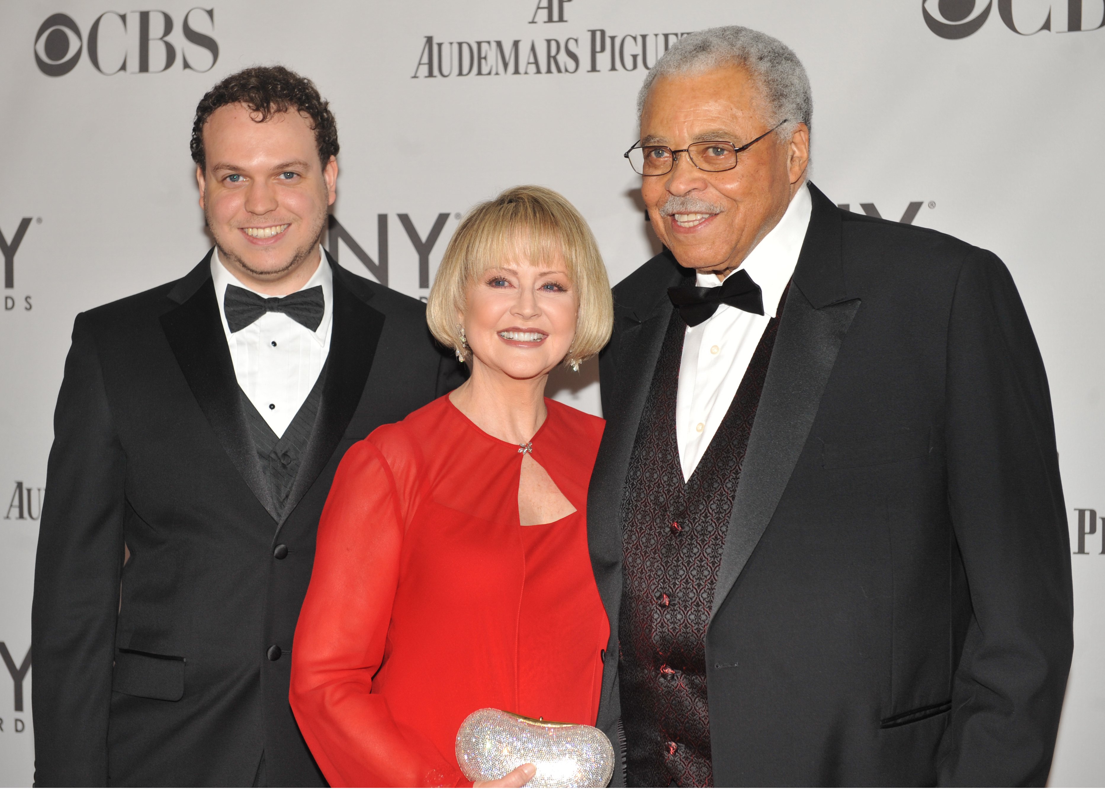 Flynn Earl Jones, Cecilia Hart, and James Earl Jones at the Tony Award on June 12, 2011, in New York | Source: Getty Images