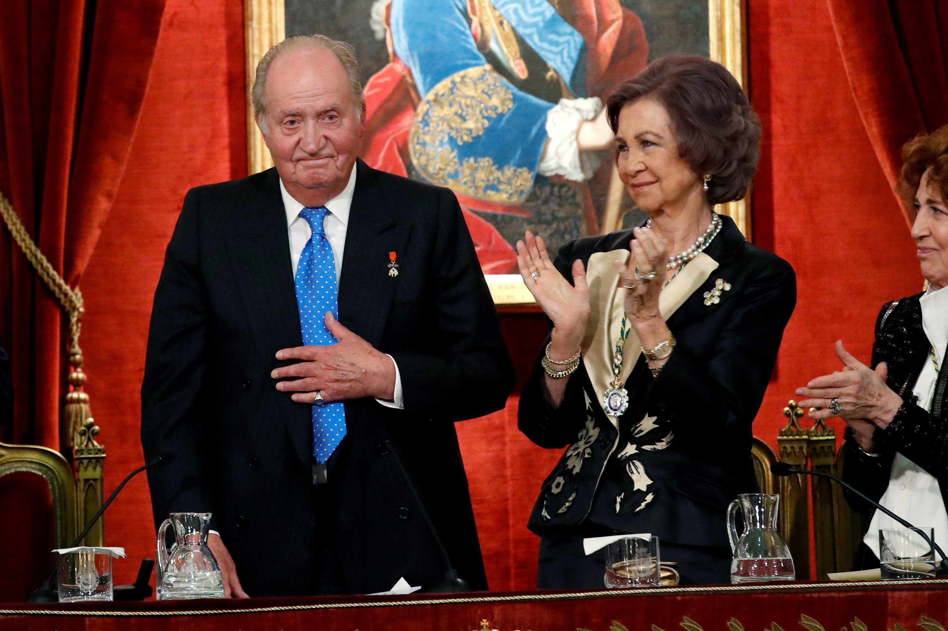 Don Juan Carlos y doña Sofía en la Real Academia de la Historia de España el 5 de marzo de 2018 en Madrid, España. | Foto: Getty Images