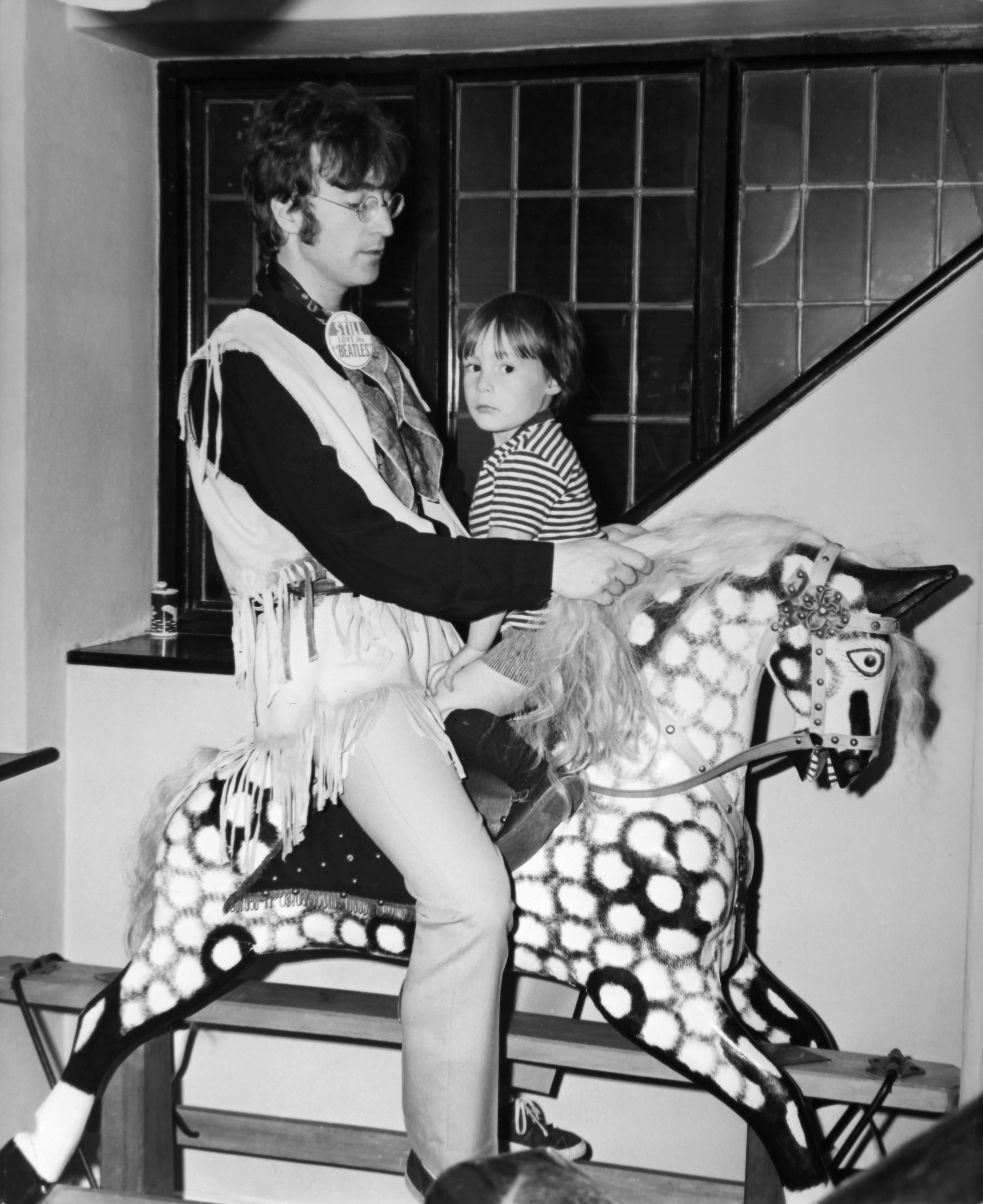 John Lennon with his son Julian in England in 1960 | Source: Getty images