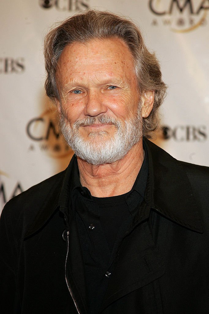 Kris Kristofferson attends the 38th Annual CMA Awards at the Grand Ole Opry House in Tennessee in 2004 | Photo: Getty Images