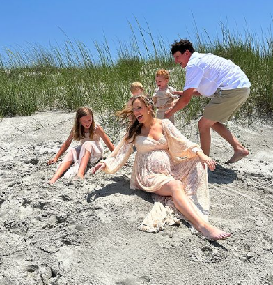 Haley Hodge and her family on June 9, 2024 | Source: Instagram/hodgehouse1
