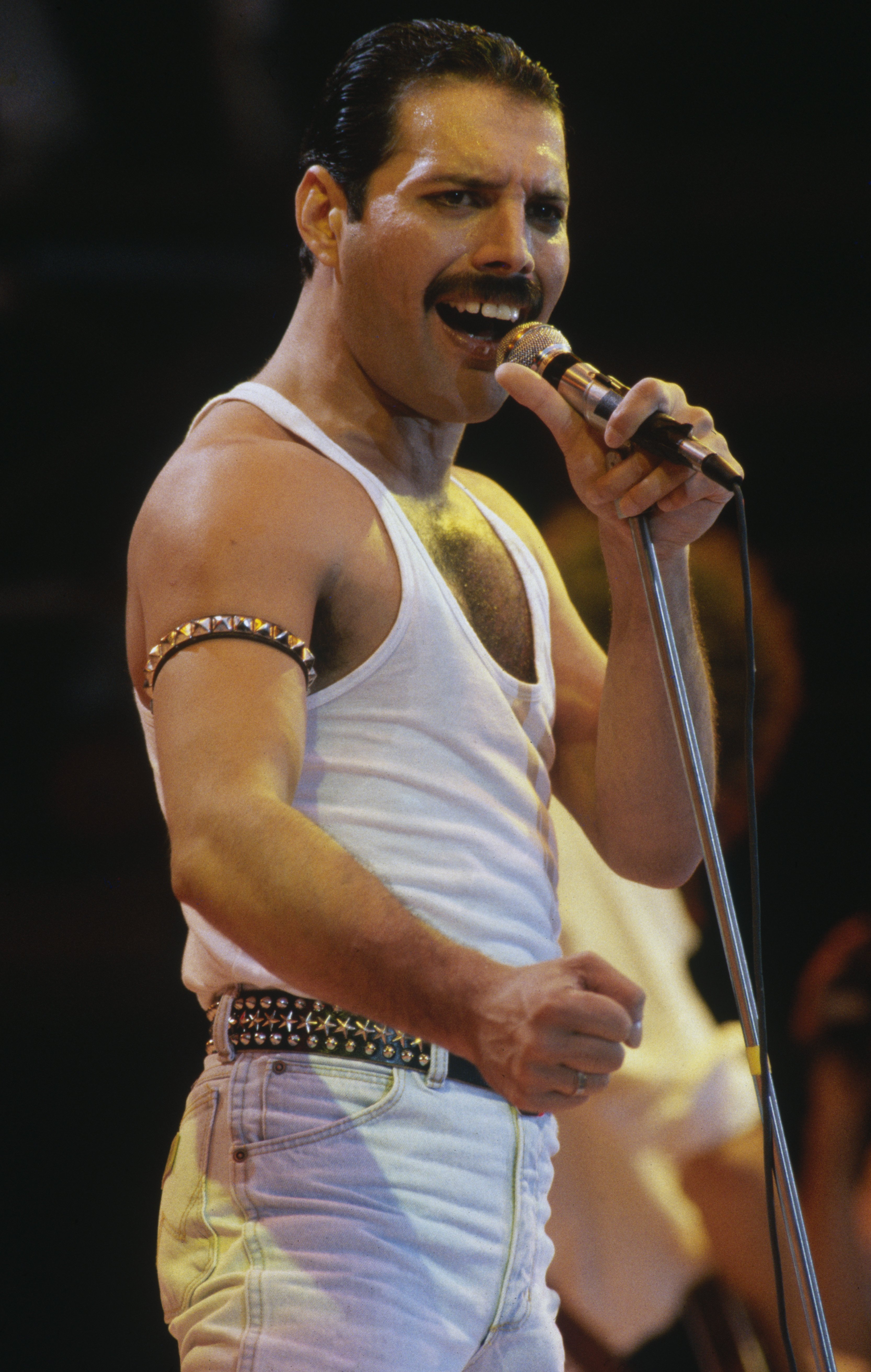 Freddie Mercury of Queen performs during Live Aid at Wembley Stadium on 13 July 1985. | Photo: GettyImages