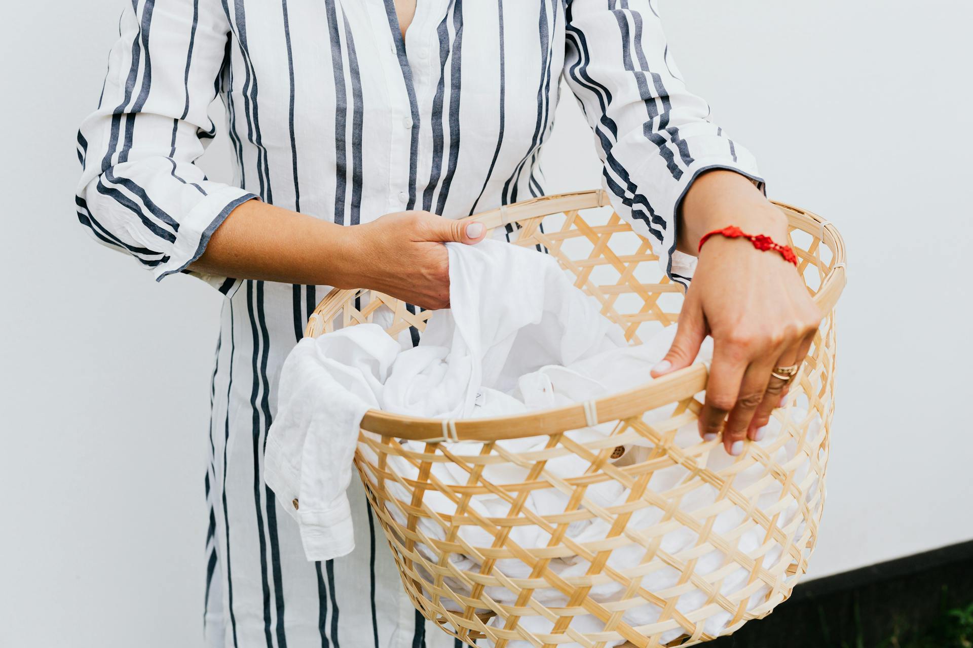 A woman holding a laundry basket | Source: Pexels