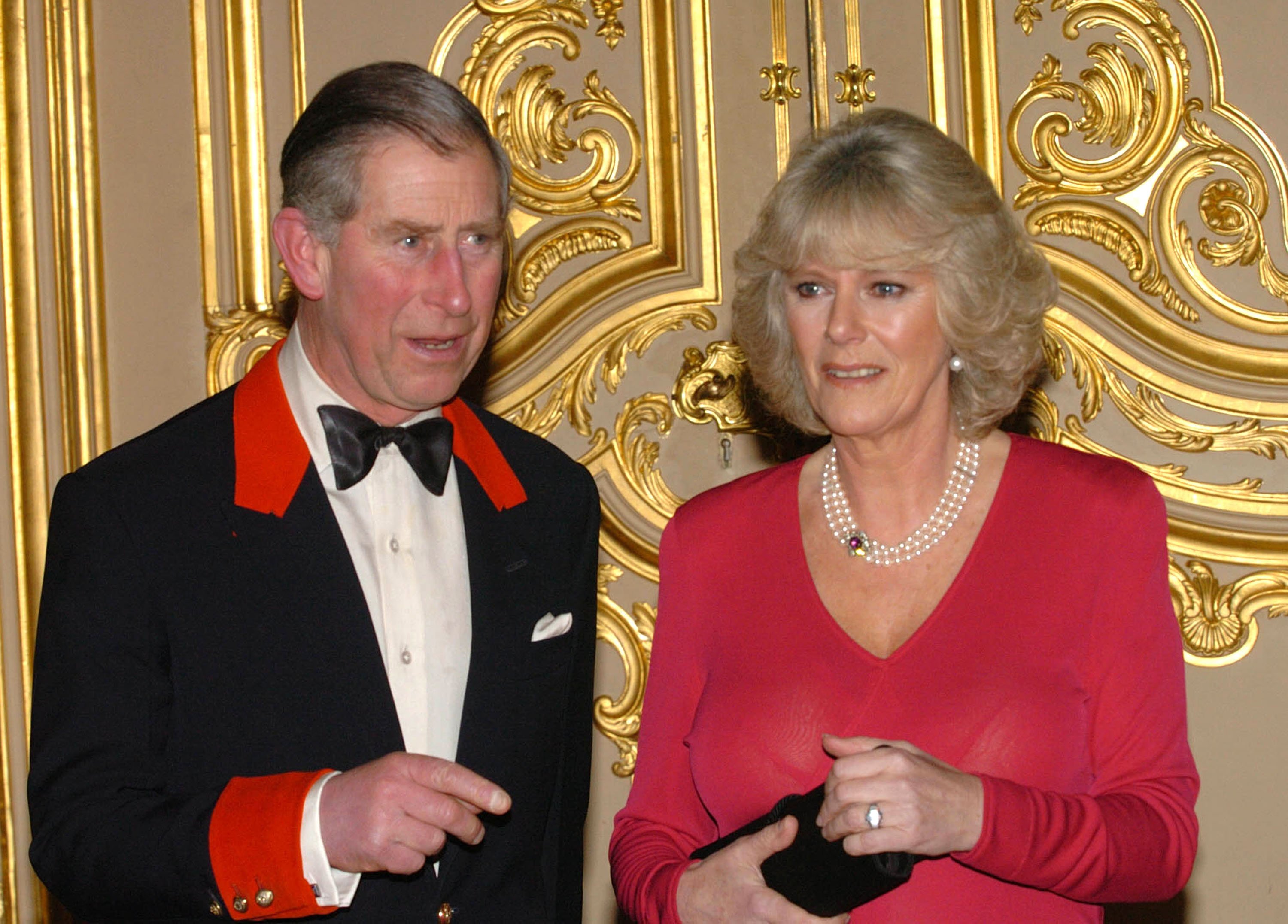 Príncipe Charles y Camilla Parker-Bowles en el Castillo Windsor en 2005. | Foto: Getty Images