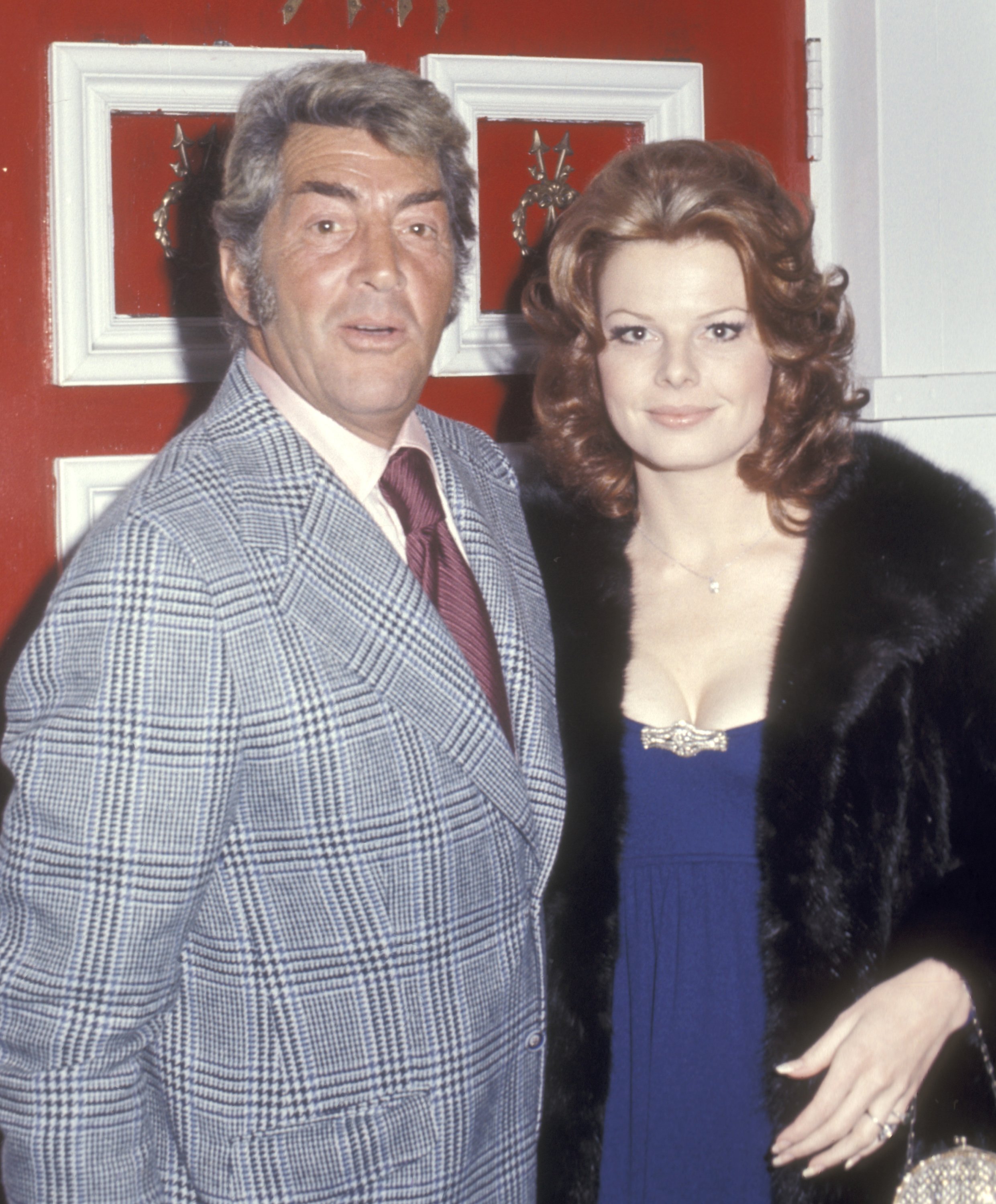 Dean Martin and wife, Catherine Hawn, on January 28, 1973 dining at Rangoon Racquet Club in Beverly Hills, California. | Source: Getty Images