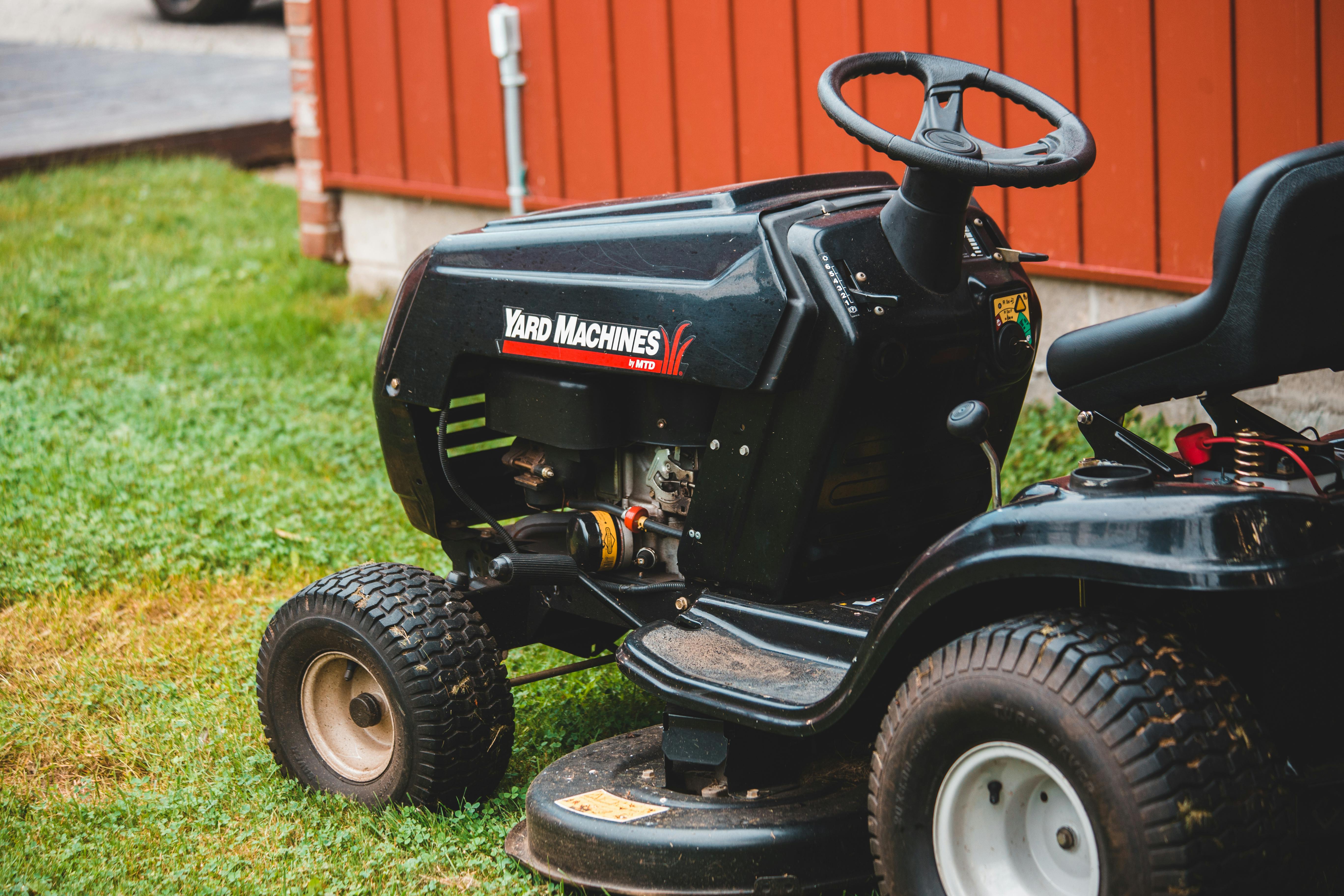 A lawn mower | Source: Pexels