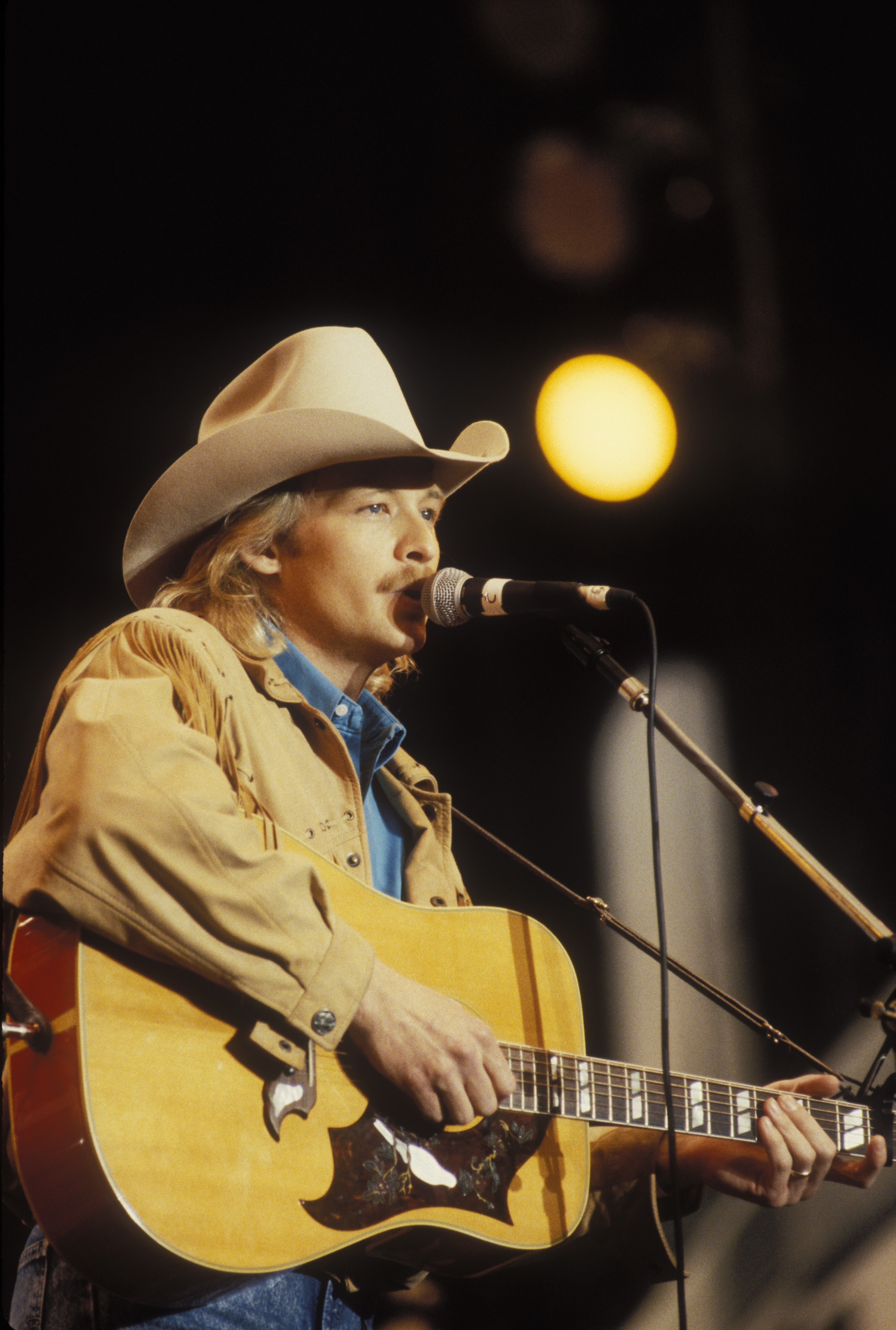 Alan Jackson performs at Farm Aid on April 7, 1990 in Indianapolis, Indiana | Source: Getty Images