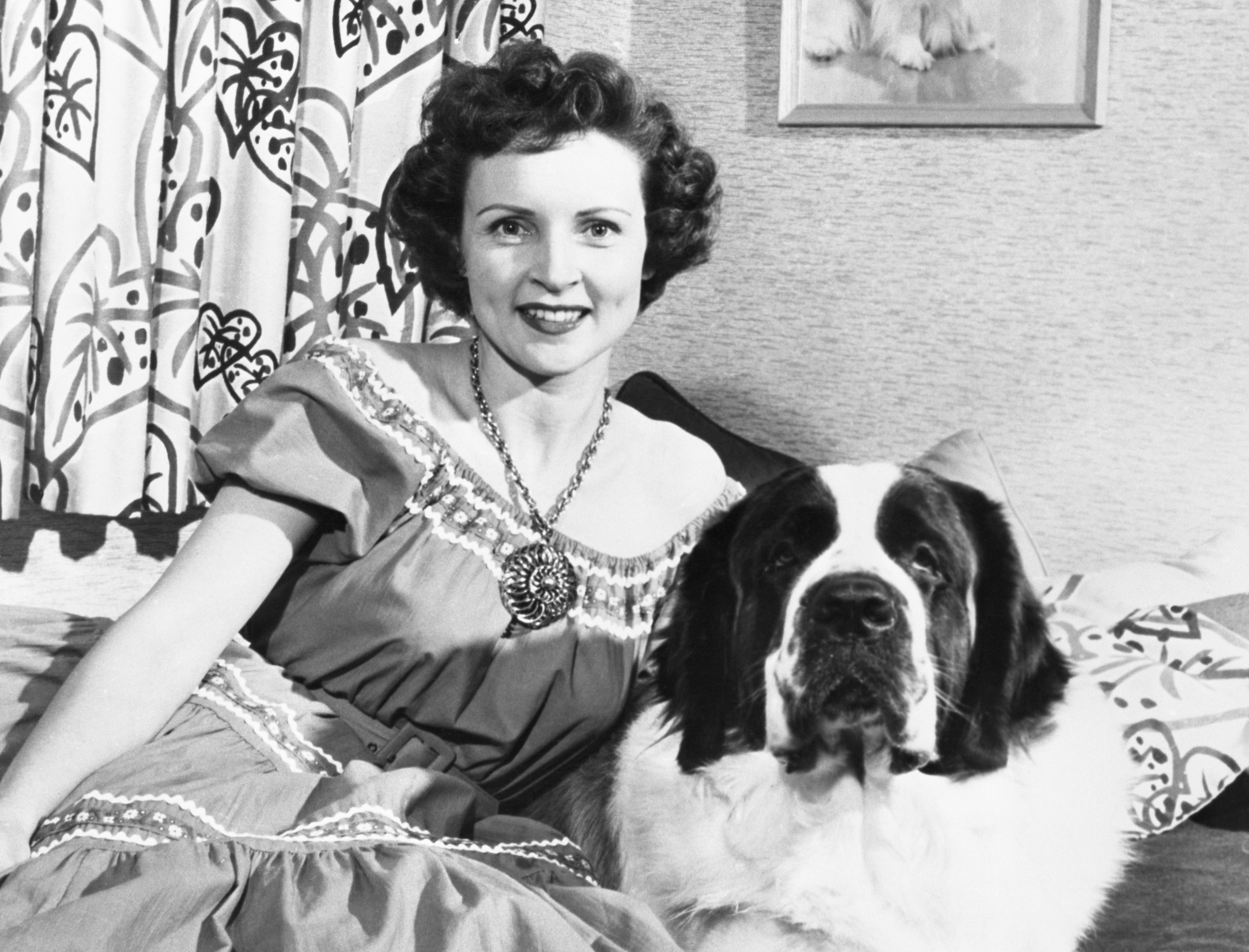 Betty White with her St. Bernard, circa 1954 | Source: Getty Images