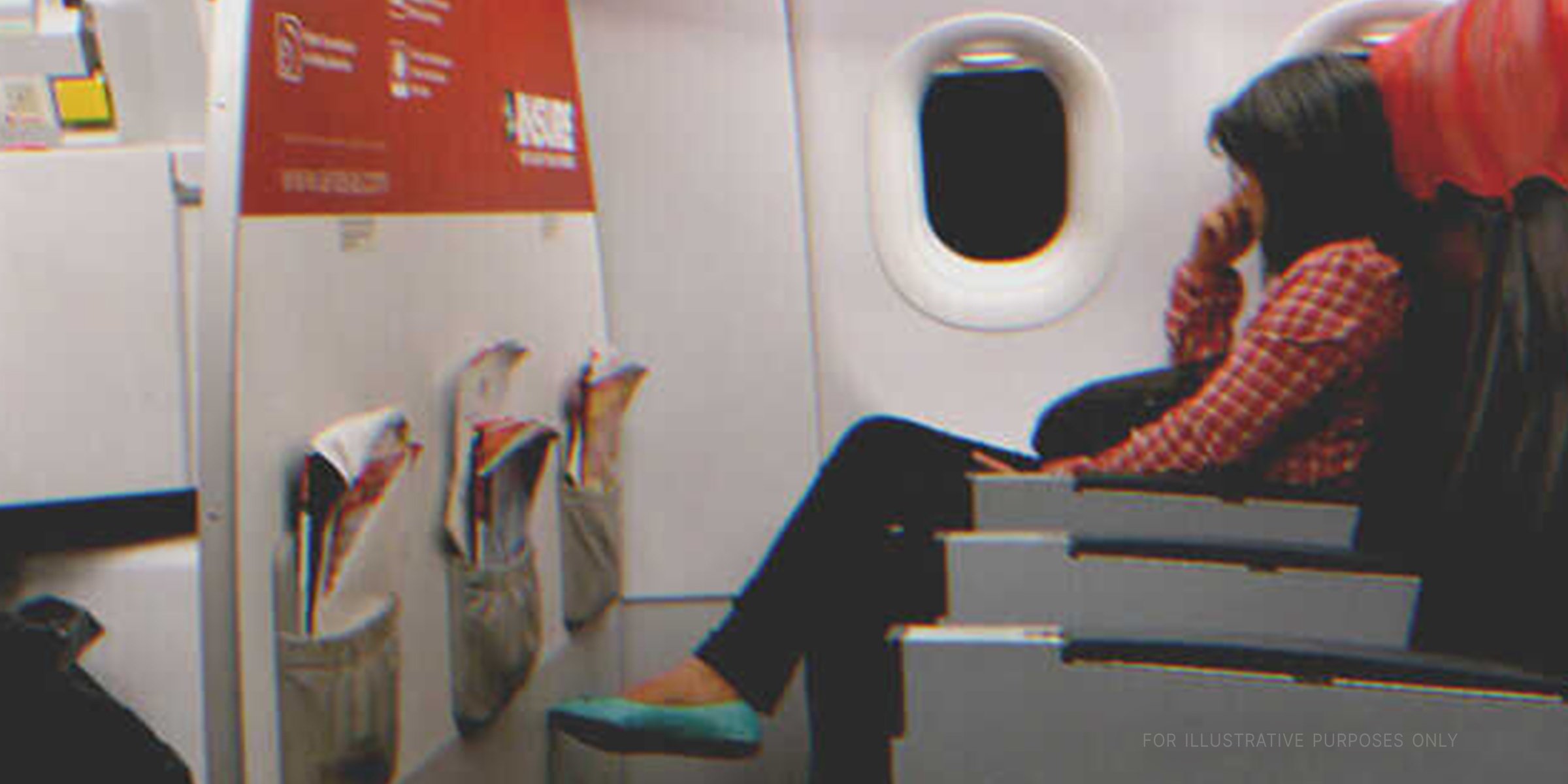 A crying lady sitting in a plane | Source: Flickr/Michael Coghlan
