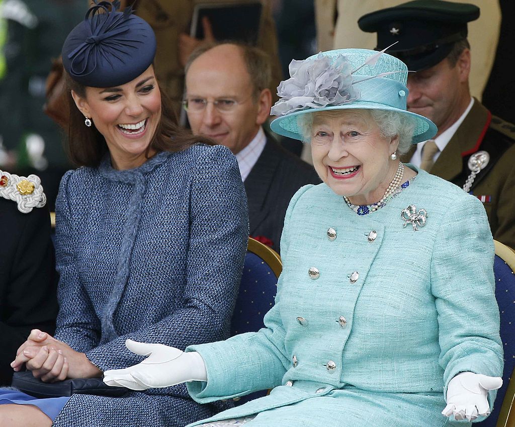 Catherine, Duchess of Cambridge and Queen Elizabeth II watch part of a children's sports event while visiting Vernon Park during a Diamond Jubilee visit to Nottingham on June 13, 2012 | Photo: Getty Images