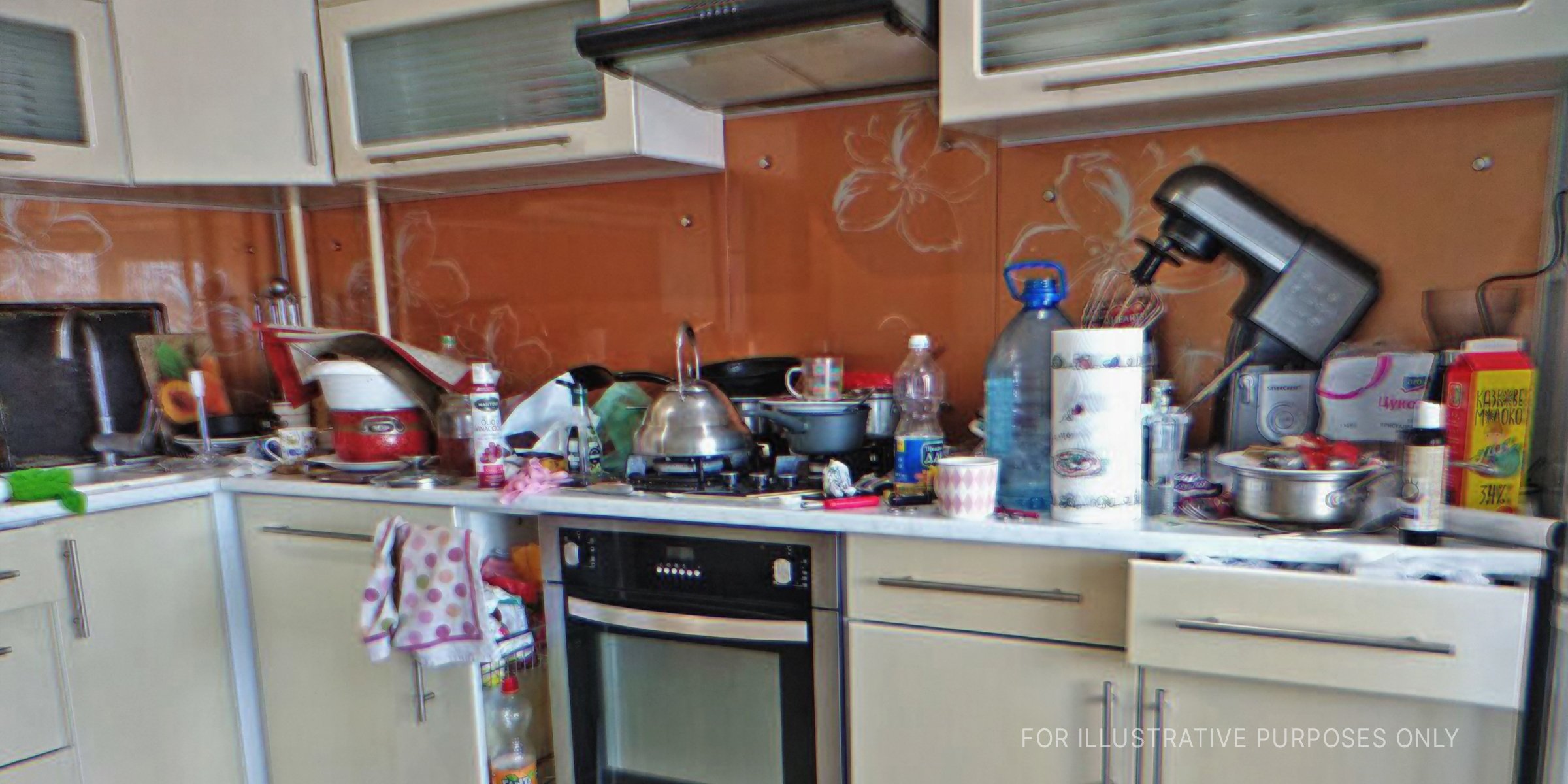 Messy kitchen. | Source: Shutterstock
