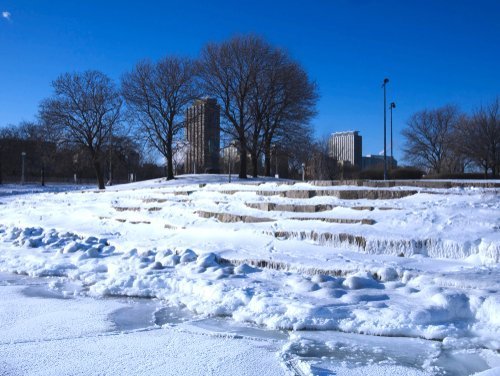 Frozen Lake Michigan during polar vortex in Chicago, Illinois in January 2019. | Photo: Shutterstock