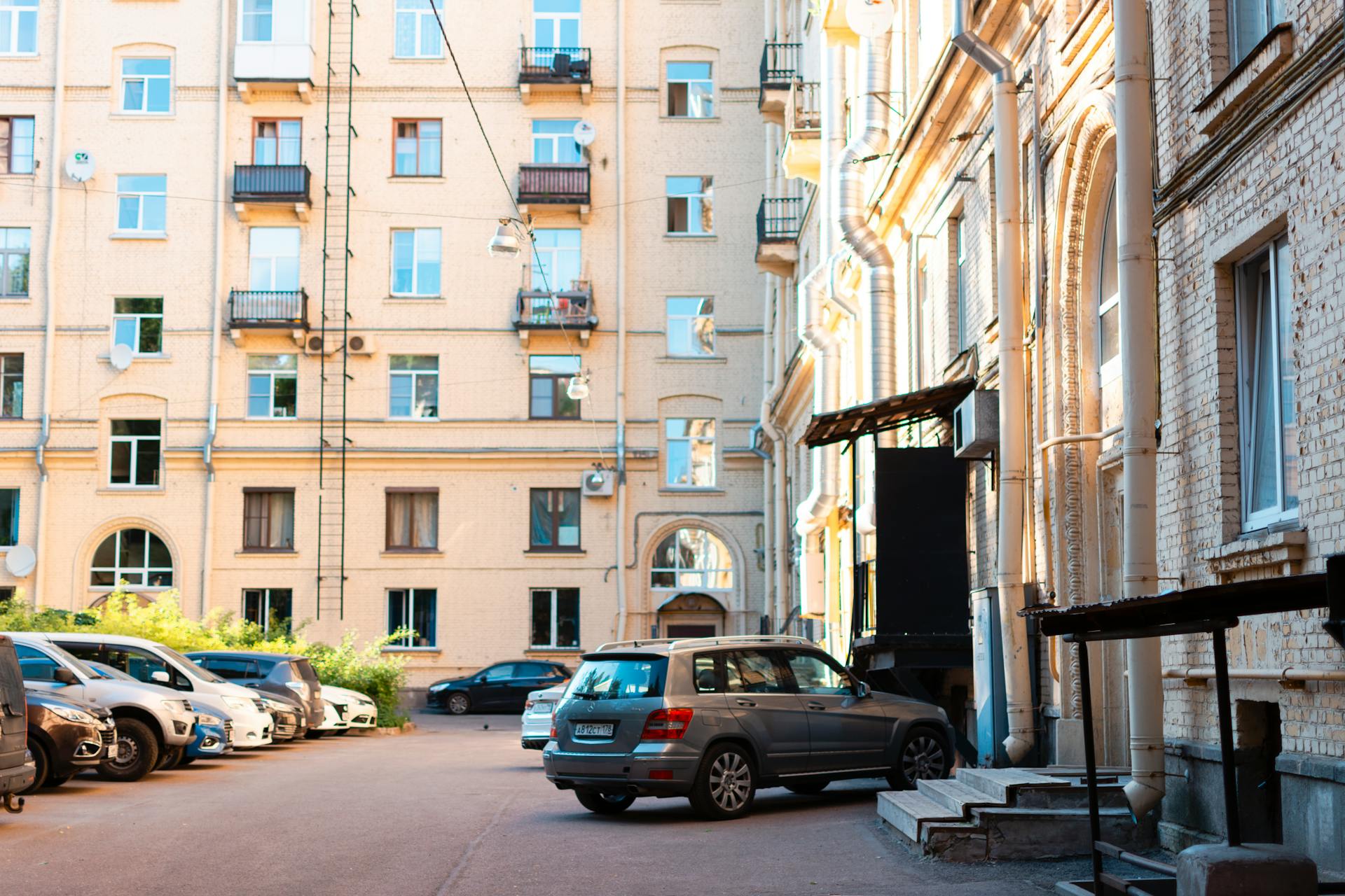 A parking lot of an apartment complex | Source: Pexels