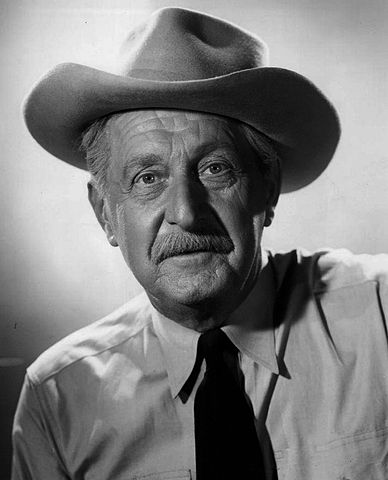 Stanley Andrews as the "Old Ranger" on Death Valley Days in 1953/ | Source: Wikimedia Commons.