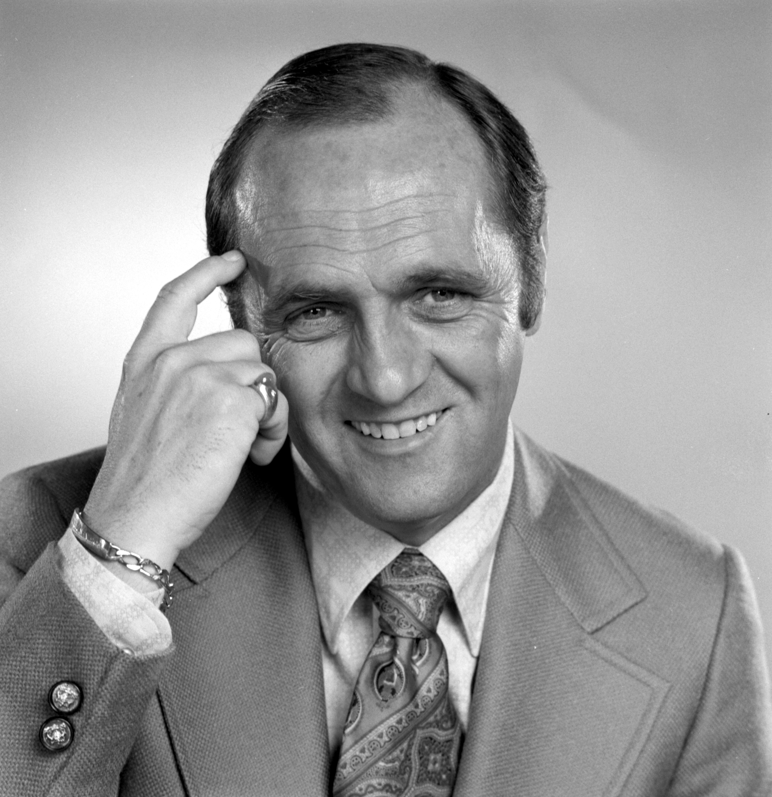 Bob Newhart's portrait on May 21, 1973 | Source: Getty Images