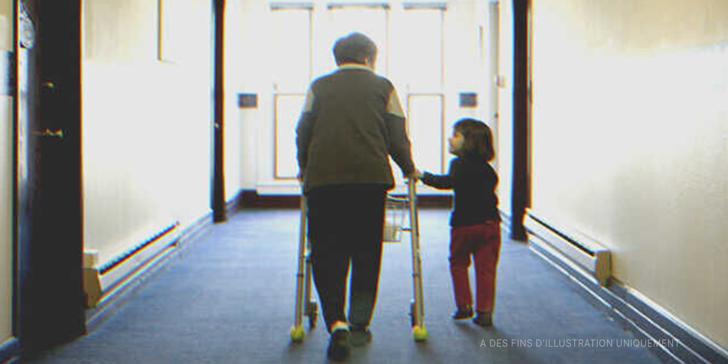 Une femme âgée et une petite fille | Photo : Getty Images
