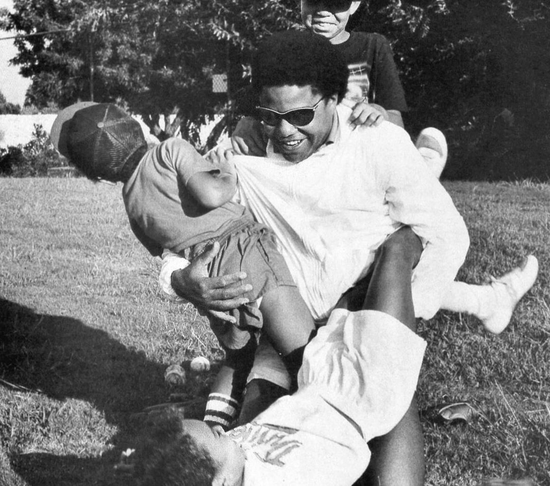 Tito Jackson playing with his kids, from an Instagram post, dated September 15, 2024 | Source: Instagram/3tworld/