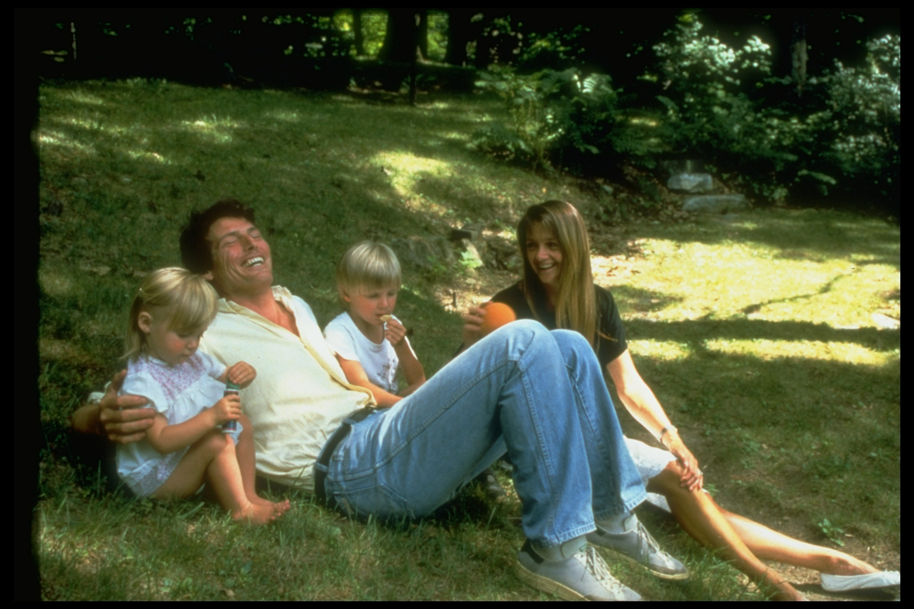 Alexandra, Christopher, and Matthew Reeve pictured with Gae Exton outdoors on January 1, 1985 | Source: Getty Images