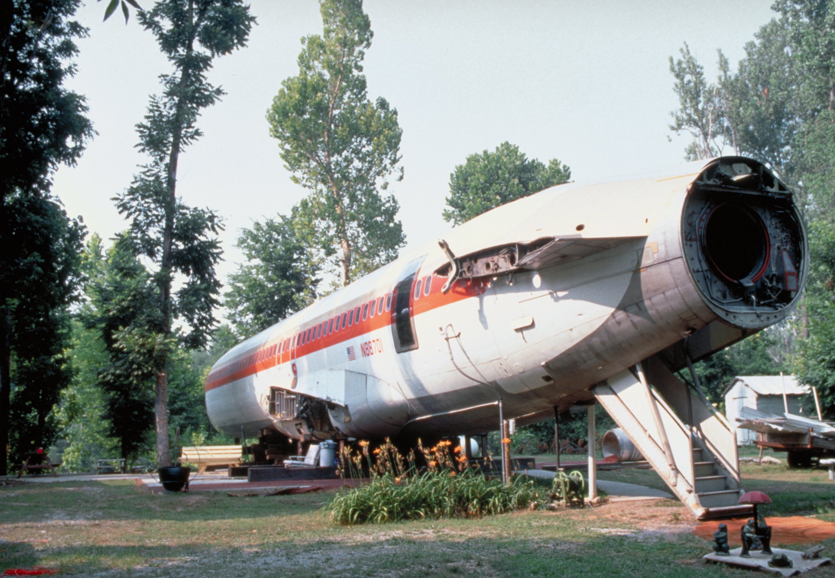 View from outside of Boeing 727 fuselage, which has been converted into 3 bedroom home by beautician Jo Ann Ussery. | Source: Getty Images