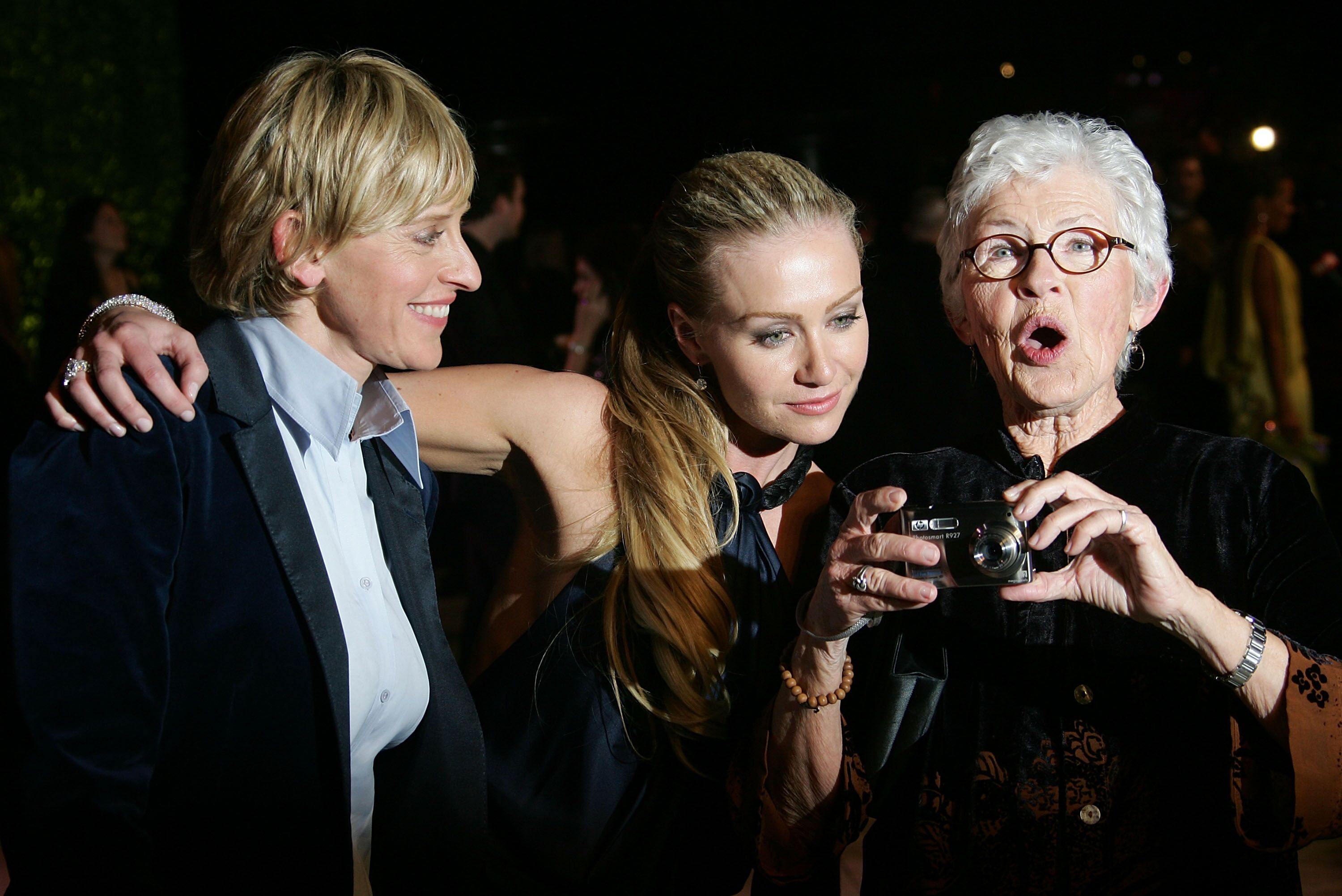 Ellen DeGeneres with wife Portia de Ross, and mother Betty DeGeneres at the 2007 Vanity Fair Oscar Party | Source: Getty Images