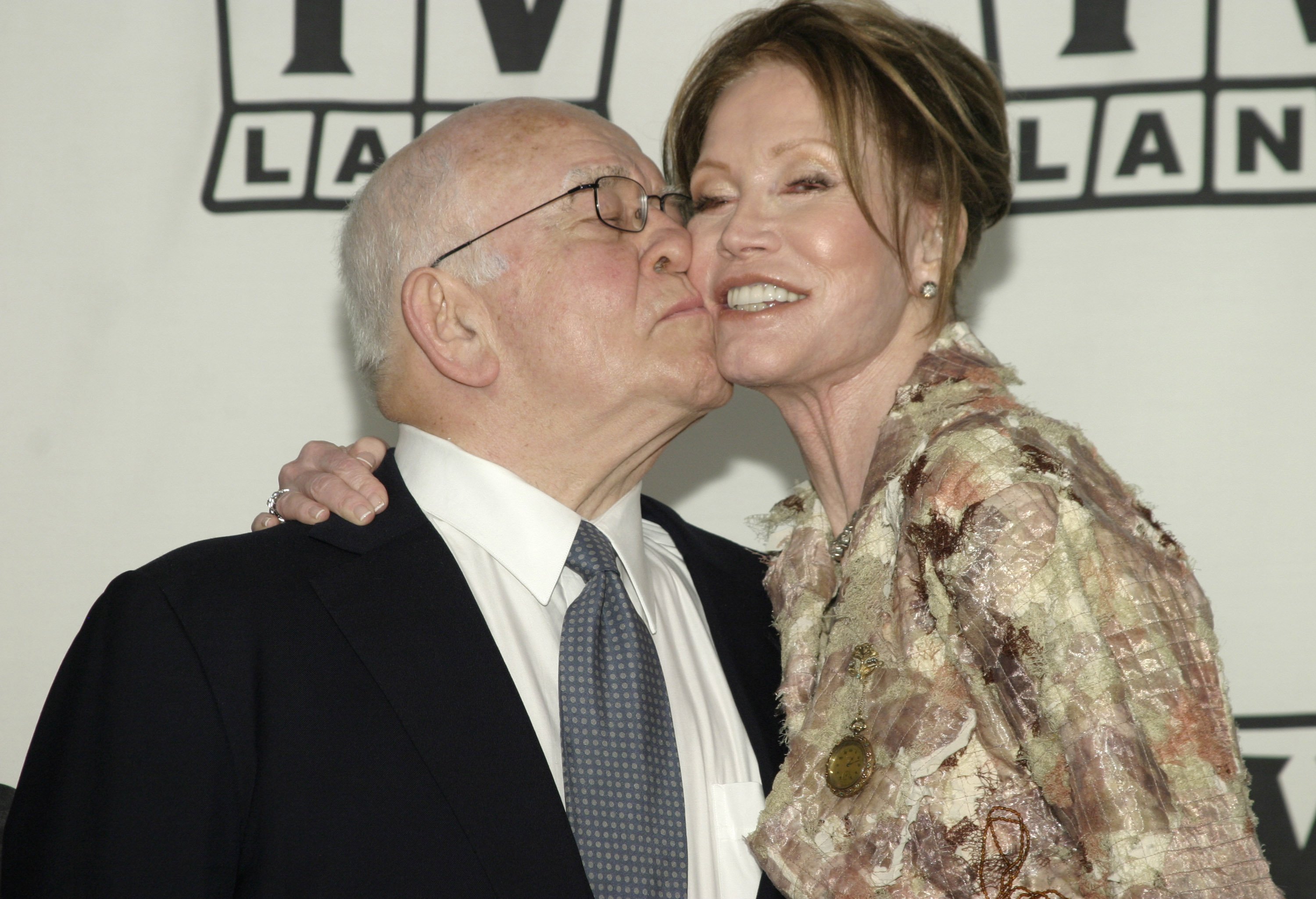 Ed Asner and Mary Tyler Moore pictured at the 2004 TV Land Awards, Hollywood, California. | Photo: Getty Images