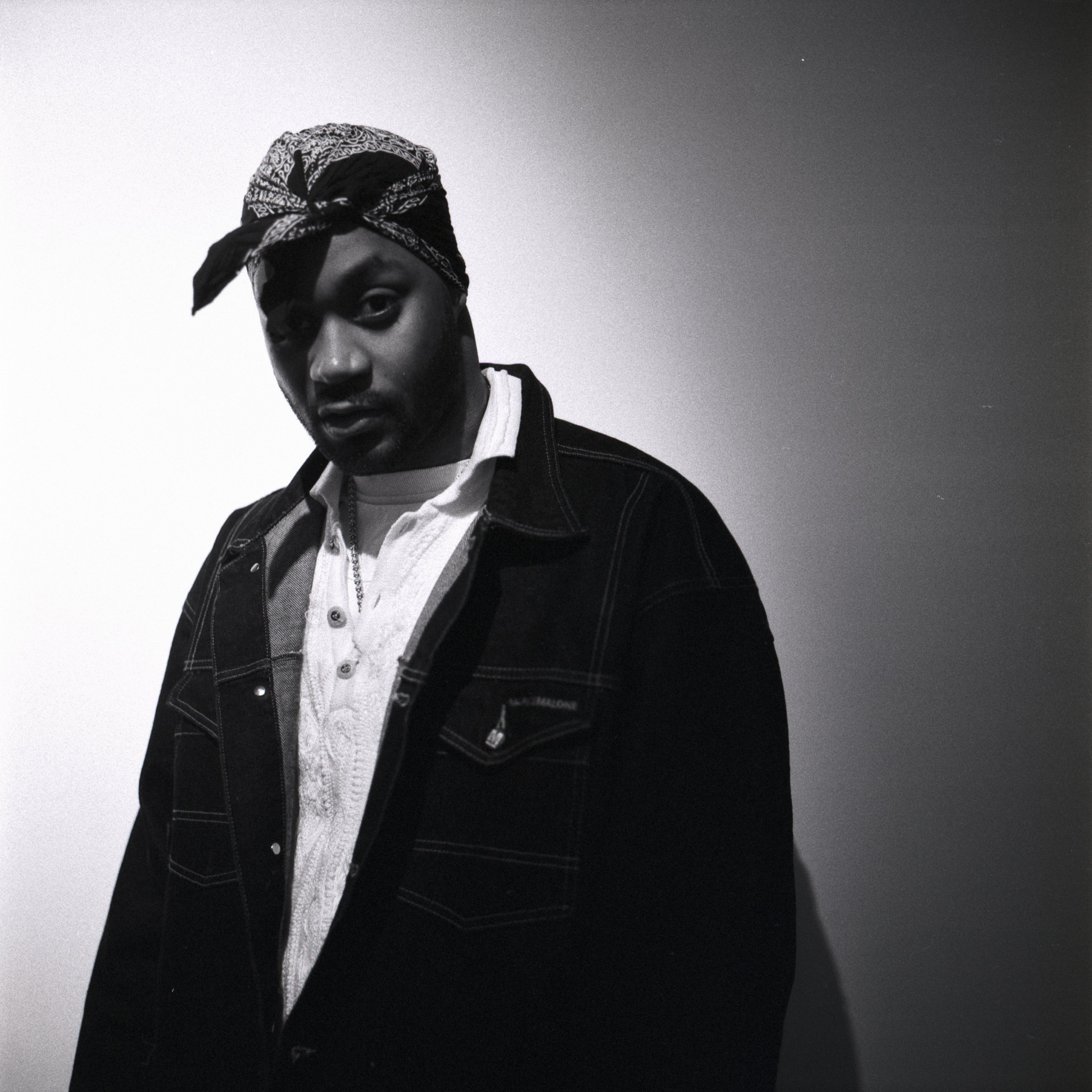 Ghostface Killah poses for a picture in 1999, in Los Angeles, California | Source: Getty Images