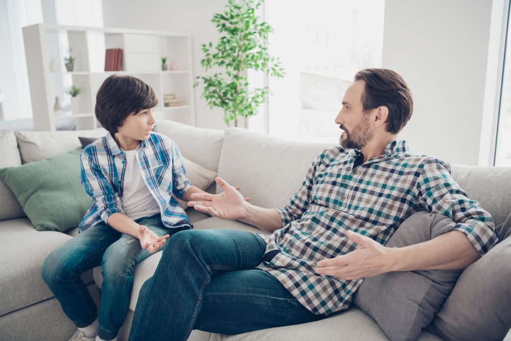 Son telling his father what went down at school | Photo: Shutterstock