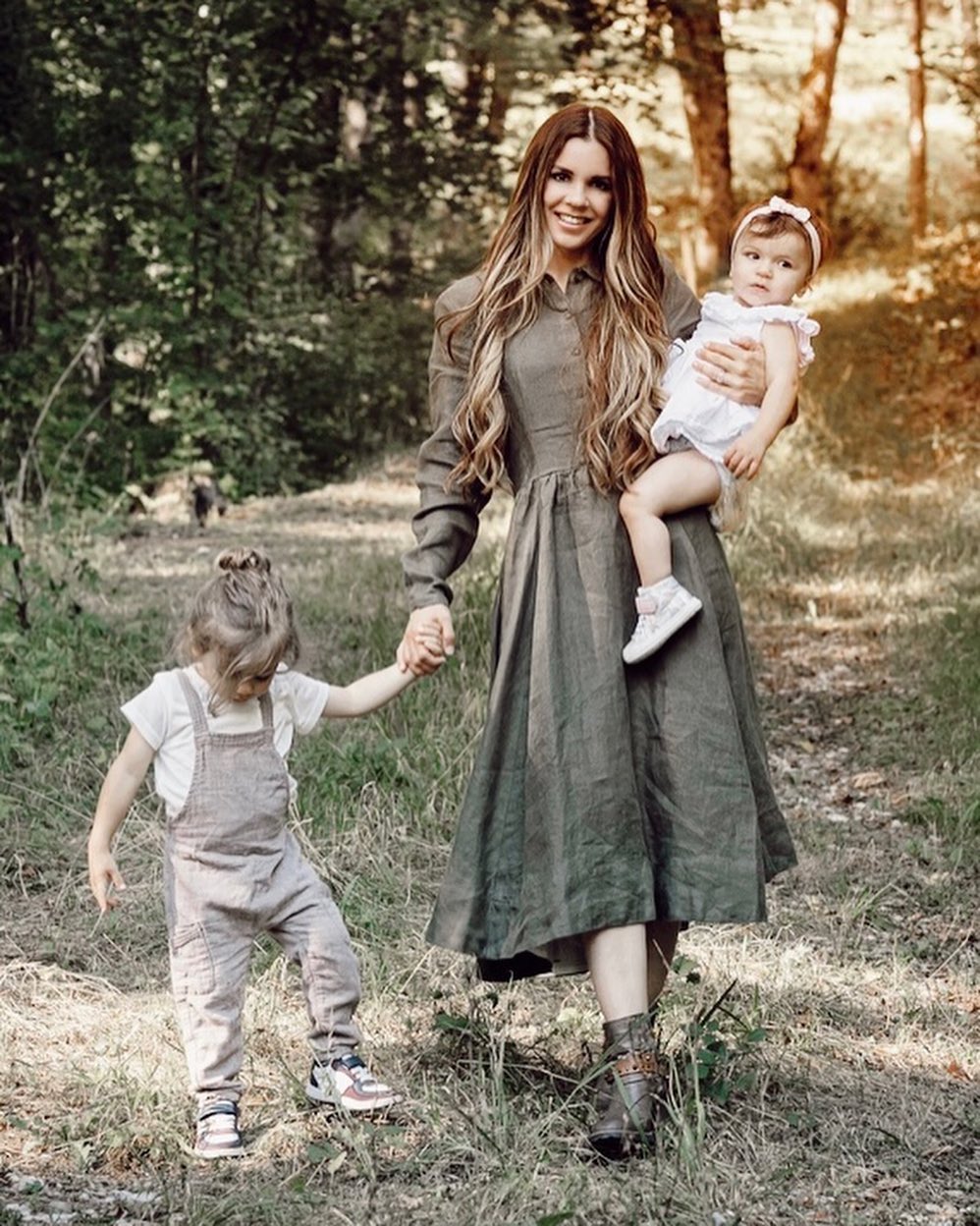Manou and her children. | Source: Courtesy of Manou
