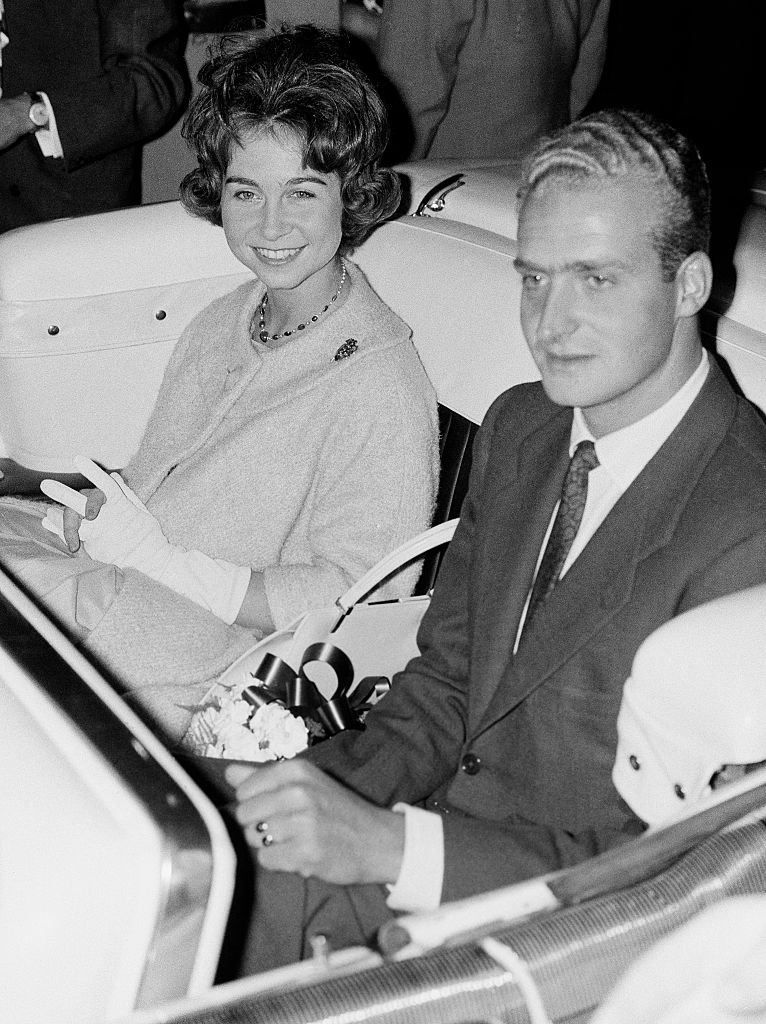 La familia real anunció el compromiso de Juan Carlos de España con la princesa Sofía de Grecia, en Atenas. | Foto: Getty Images