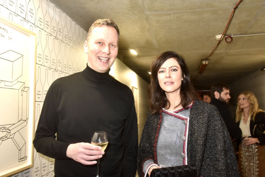 David Shrigley et Anna Mouglalis à l'Opéra Bastille le 05 mars 2020 à Paris, France. | Photo : Getty Images. David Shrigley et Anna Mouglalis à l'Opéra Bastille le 05 mars 2020 à Paris, France. | Photo : Getty Images.