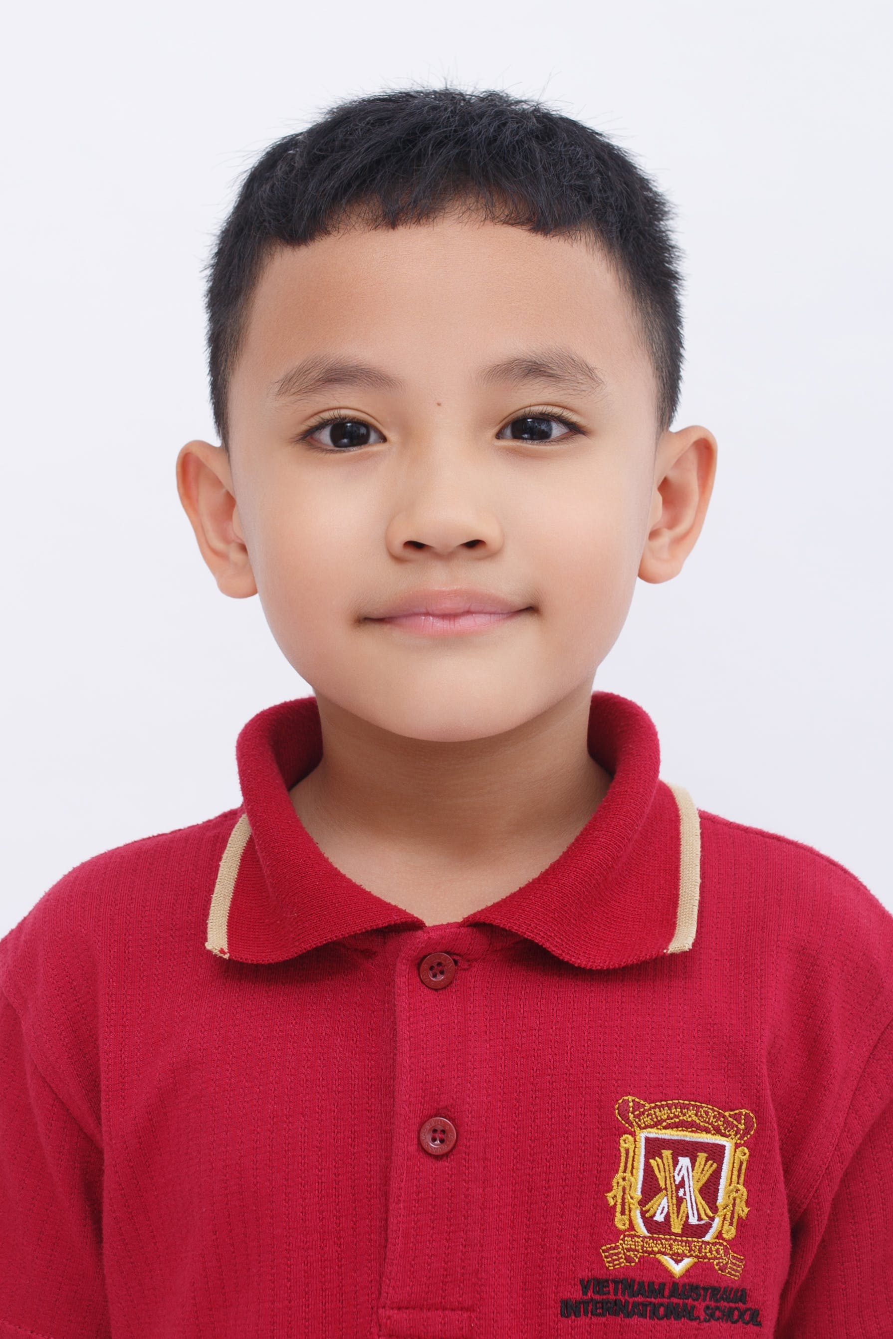 A young boy in a school Polo T-shirt | Source: Pexels