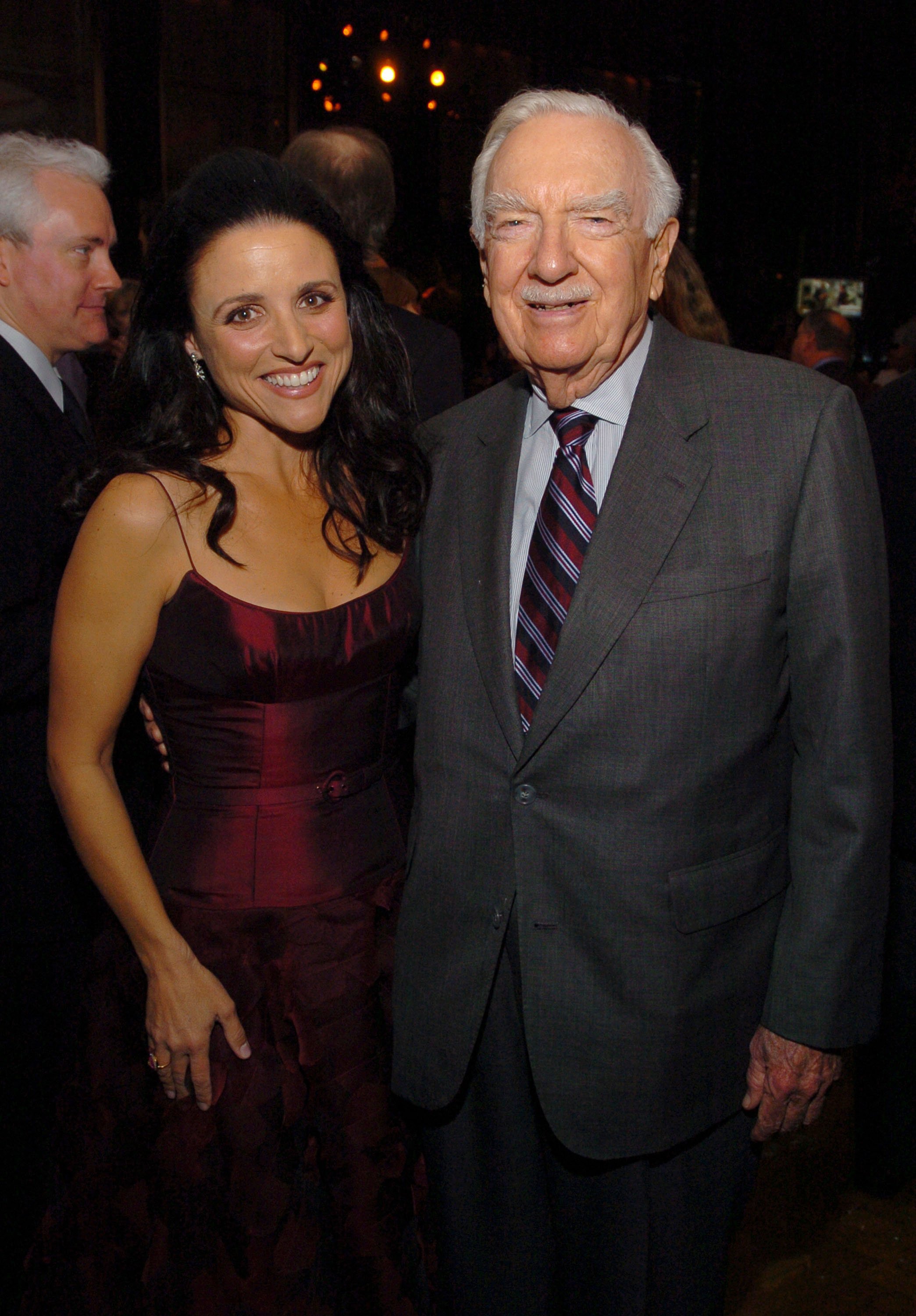 Julia Louis-Dreyfus and Walter Cronkite in New York City on November 17, 2004 | Source: Getty Images
