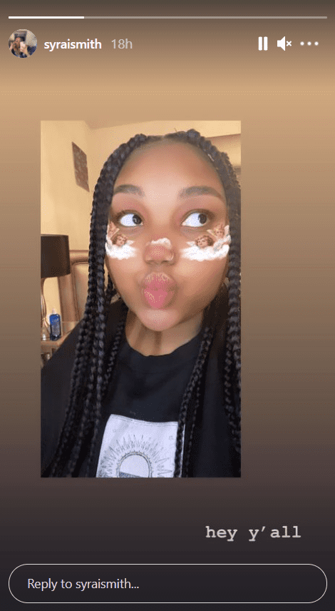 Brandy's daughter Sy'rai shares a selfie of herself doing duck lips. | Photo: Instagram/Syraismith