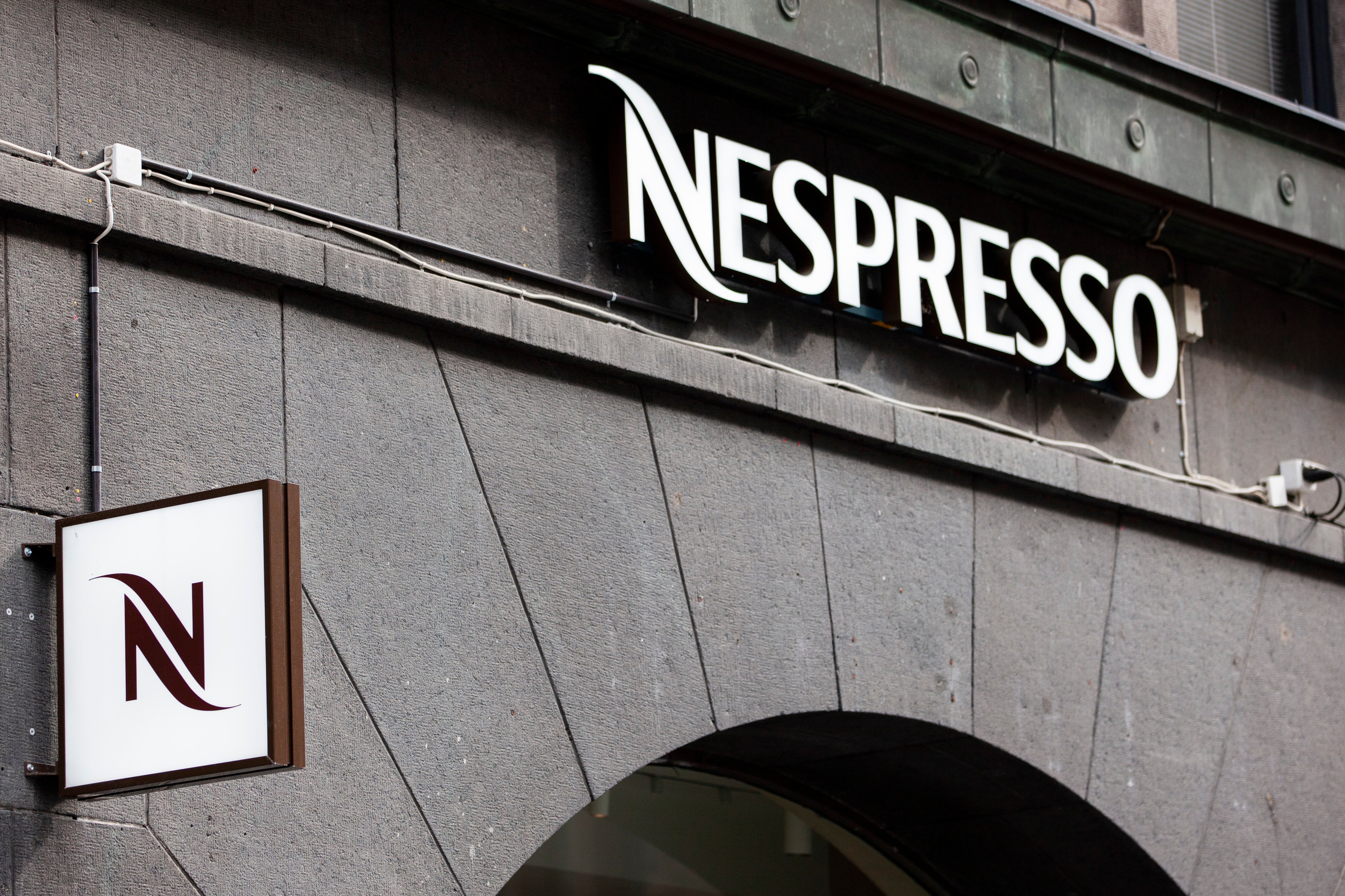 Helsinki / Finlandia 24 de agosto de 2019 Logo de Nespresso Coffee. | Foto: Getty Images