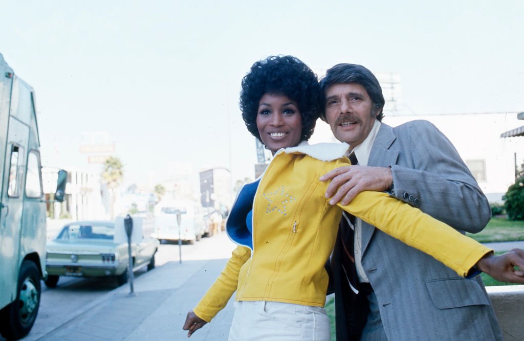 Teresa Graves and Harry Guardino in the television show "Get Christie Love!" in 1974. | Photo: Getty Images