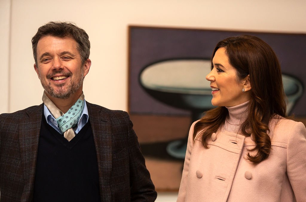 Mary y Frederik de Dinamarca durante su visita al Museo de Arte de Brandts. | Foto: Getty Images. Mary y Frederik de Dinamarca durante su visita al Museo de Arte de Brandts. | Foto: Getty Images.