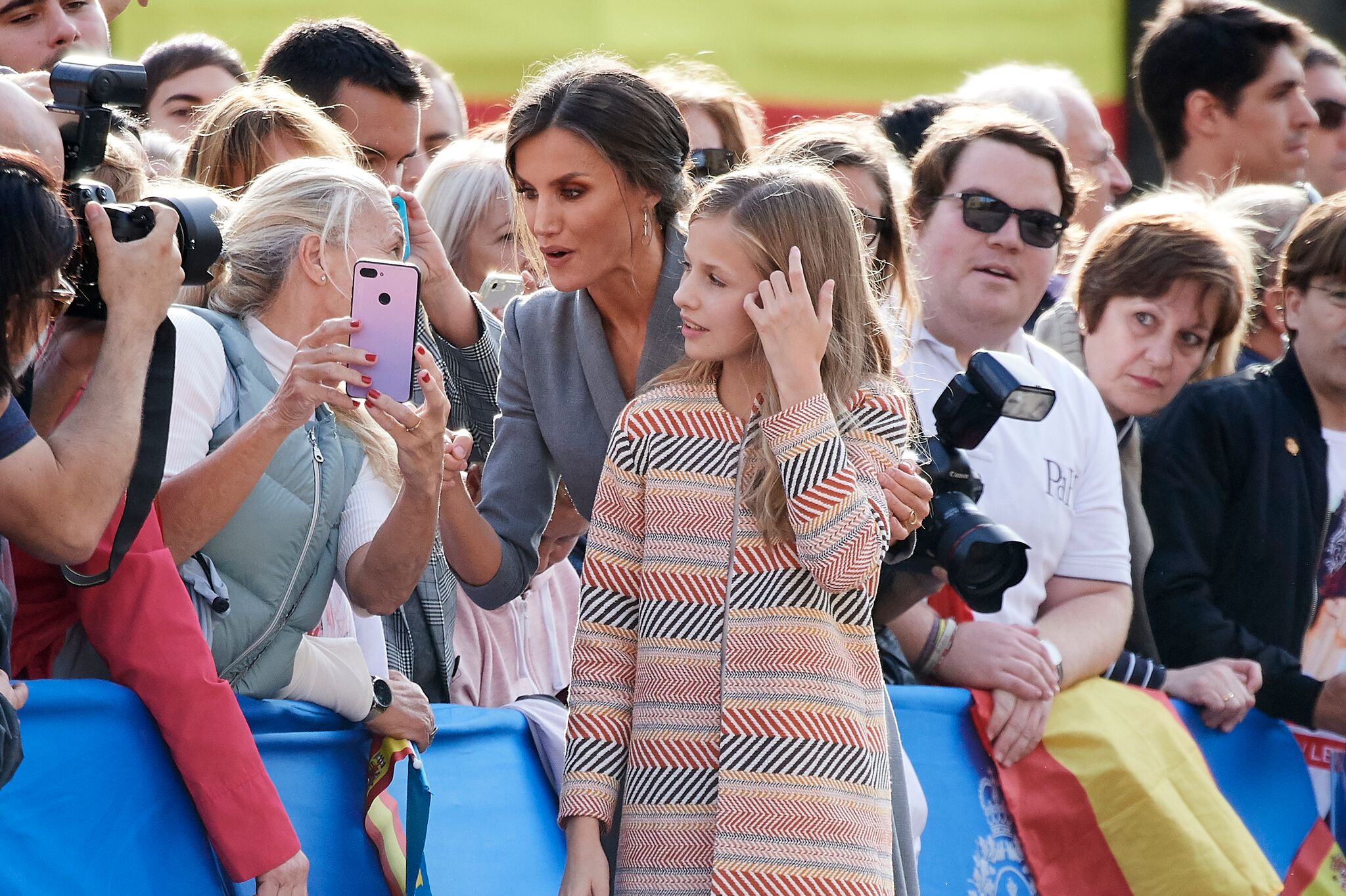 Leonor con su madre, Letizia. │Imagen tomada de: Getty Images Leonor con su madre, Letizia. │Imagen tomada de: Getty Images